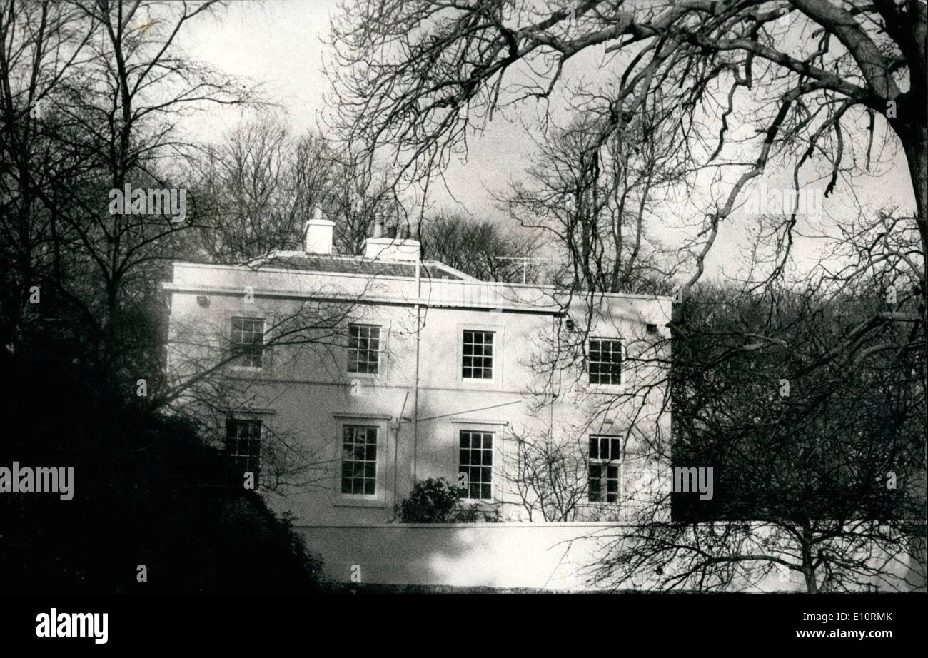 1. Januar 1974 - ist Oak Grove Haus bereit für das königliche Paar Oak Grove House, Sandhurst, jetzt bereit für Prinzessin Anne und Captain Mark Phillips, die voraussichtlich Ende Februar oder Anfang März einziehen. Keystone-Fotoshows: Blick auf die Oak Grove House, Sandhurst, mit seinen neuen Anstrich im Bild heute. Stockfoto