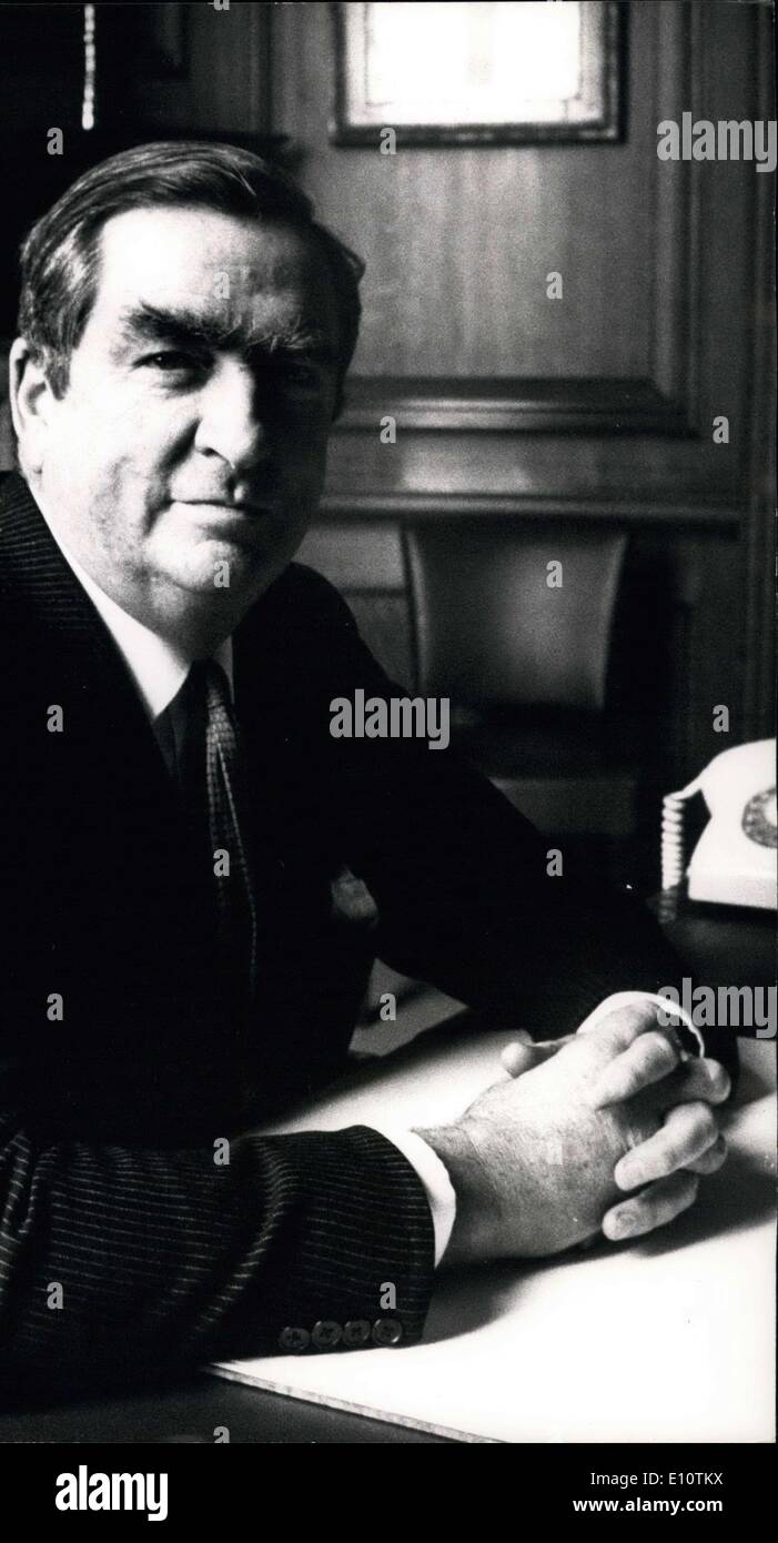 6. März 1974 - Herr Denis Healey neue Kanzler des Finanzministeriums: Foto zeigt Herr Denis Healey die neue Bundeskanzlerin heute in seinem Büro gesehen. Stockfoto
