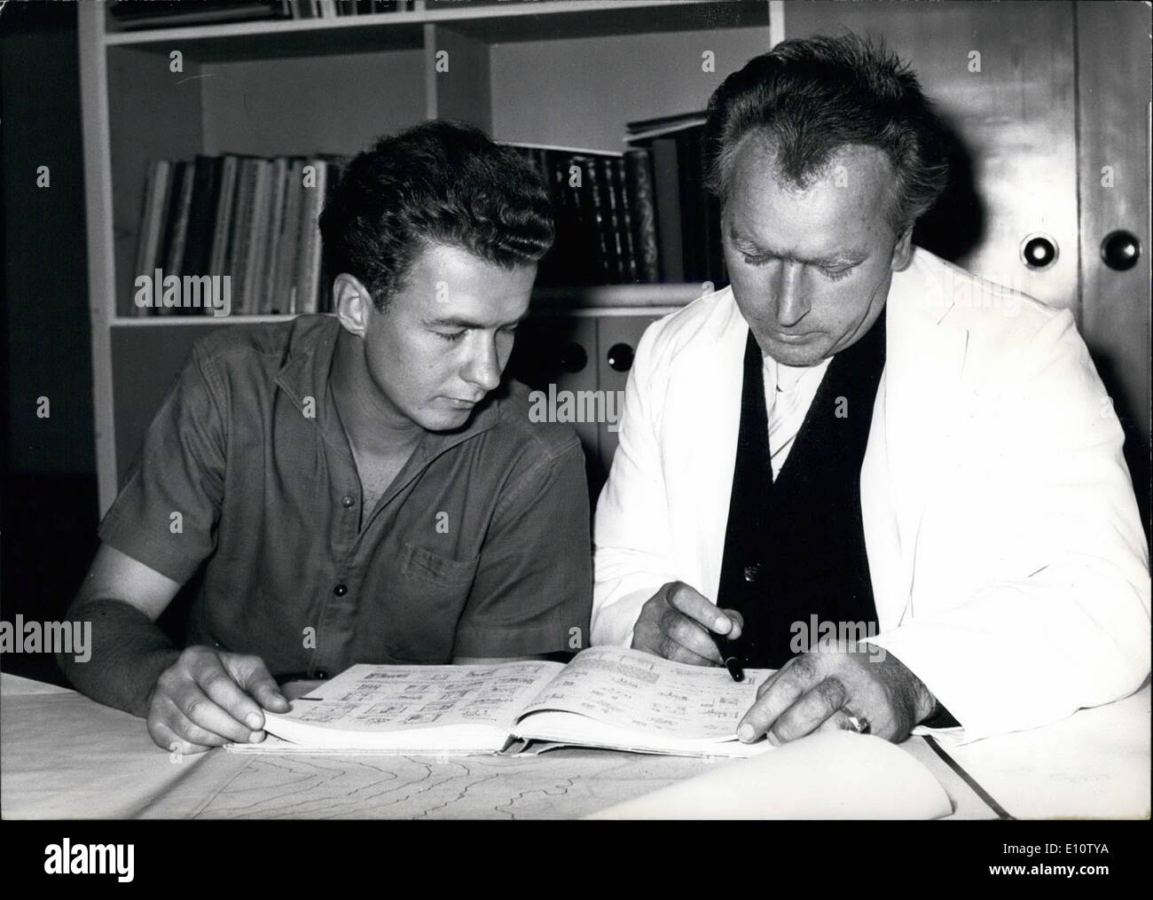 6. Juni 1974 - Wolf Rüdiger Hess zusammen mit seinem Meister, dem Immenstadt Architekt Marti Kuchie. Stockfoto