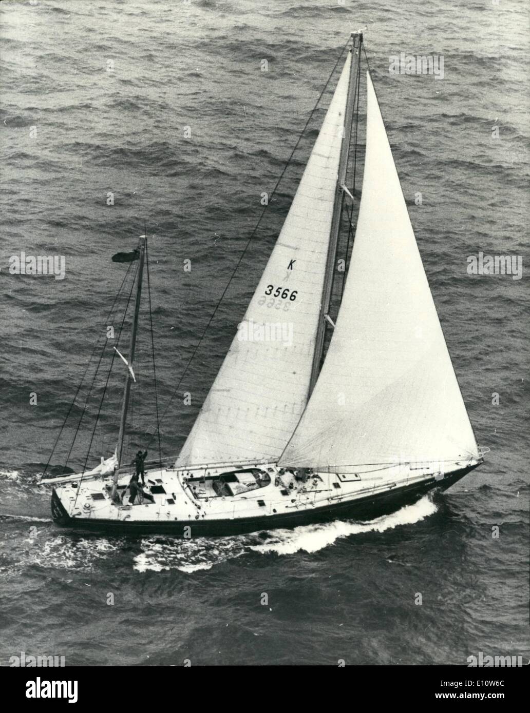4. April 1974 - kurz vor dem Beenden des Round the World Race: Great Britain II, die Ketsch mit Skipper Chay Blyth, fotografiert von einem R.A.F Nimrod 180 Meilen südwestlich von Lands End in Richtung Ziel der 27.000 Meile Whitbread Round-the-World-Rennen. Es wird erwartet, die Ziellinie am Partsmouth Morgen Stockfoto