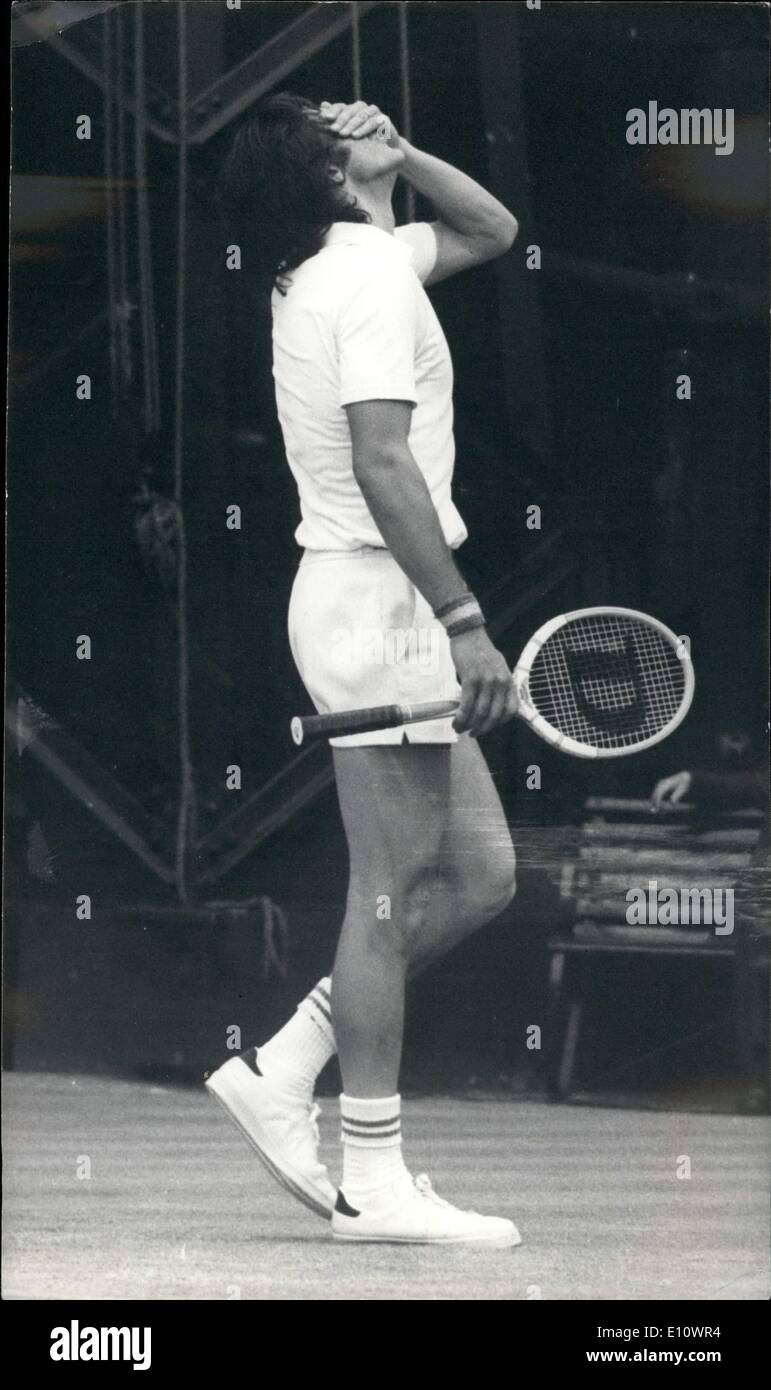 7. Juli 1974 - Wimbledon Tennis Championships - r.l. Stockton USA versus I.Nastase Rumänien: Foto zeigt eine Studie der Verzweiflung Stockfoto