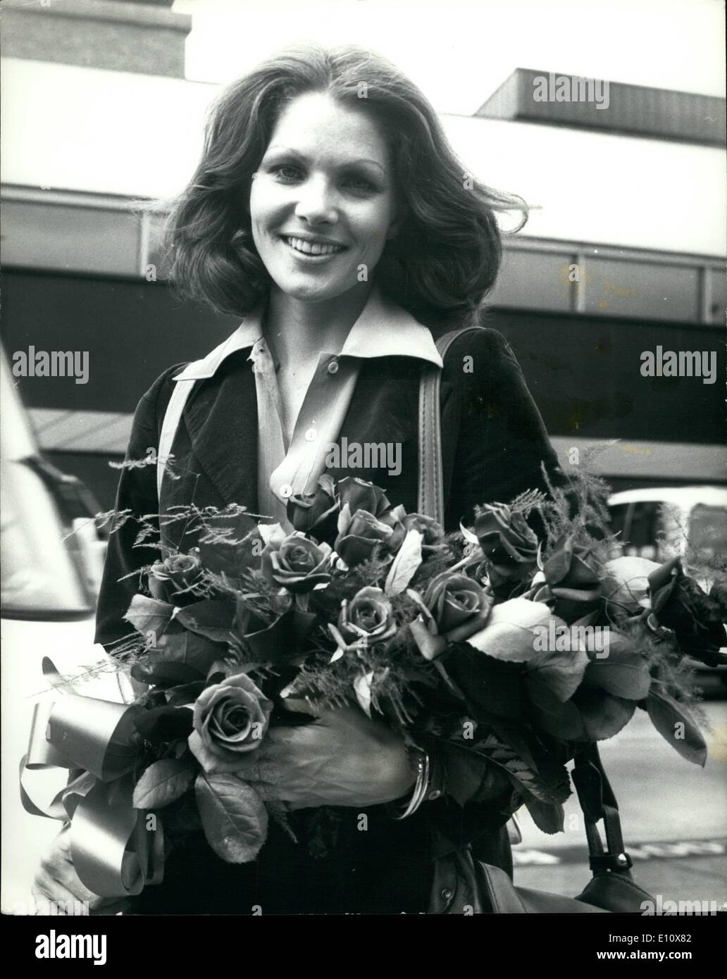 5. Mai 1974 - Gatsby Girl in London: Ankunft in London Aieport heute war Lois Chiles, eine der Frauen schön bedeckt, die Stockfoto