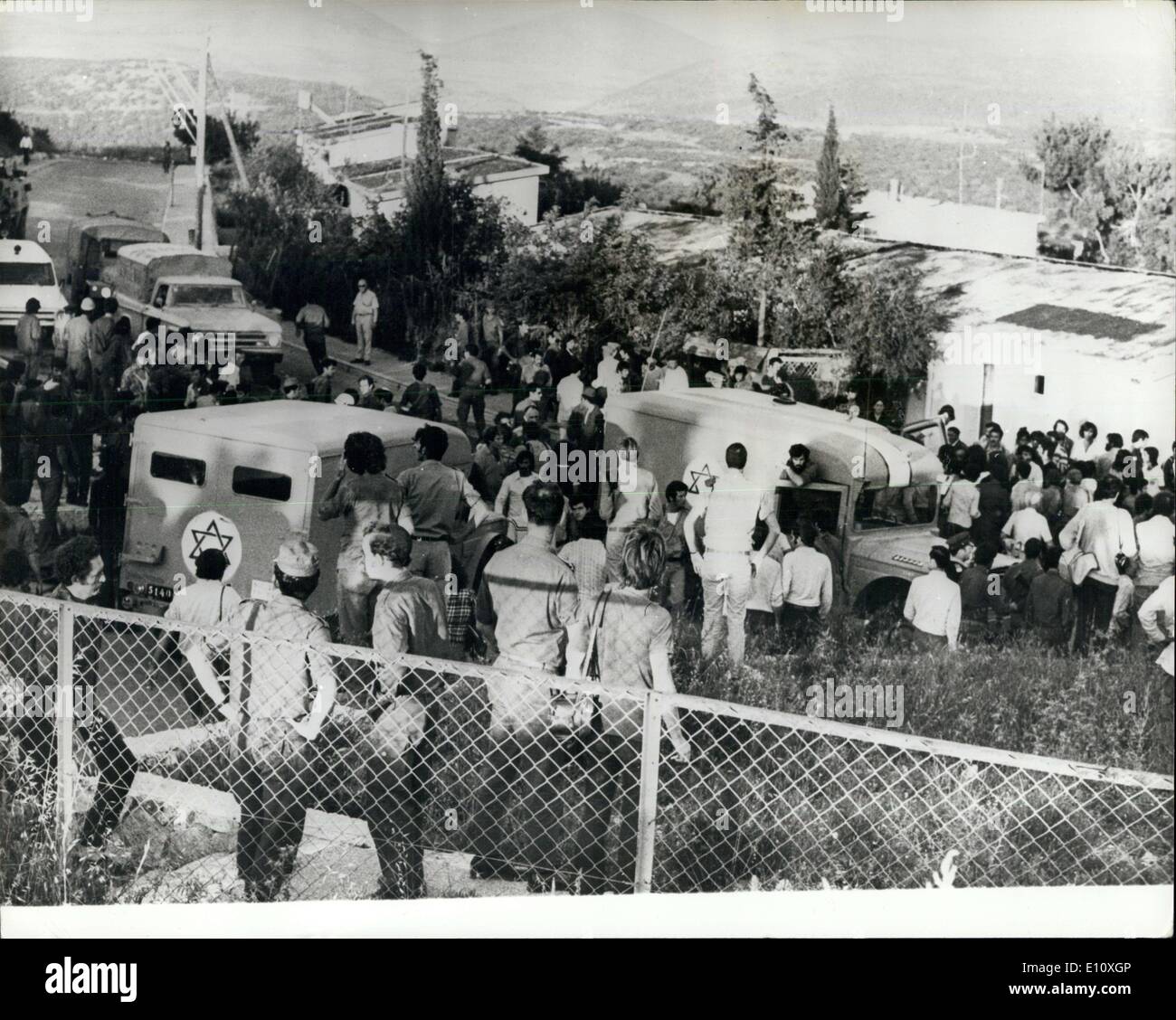 20. Mai 1974 - Israleli Kinder von Terroristen getötet. 20 israelische Schulkinder wurden von arabischen Terroristen getötet, die sie an einer Schule in Ea'alet, nahe der Grenze zum Libanon am vergangenen Mittwoch als Geiseln hielten. Die drei Terroristen wurden getötet, als Truppen die Schule stürmten. Foto zeigt: die Szene am Ma'Alot nach dem Sturm auf die Schule von Truppen. Stockfoto