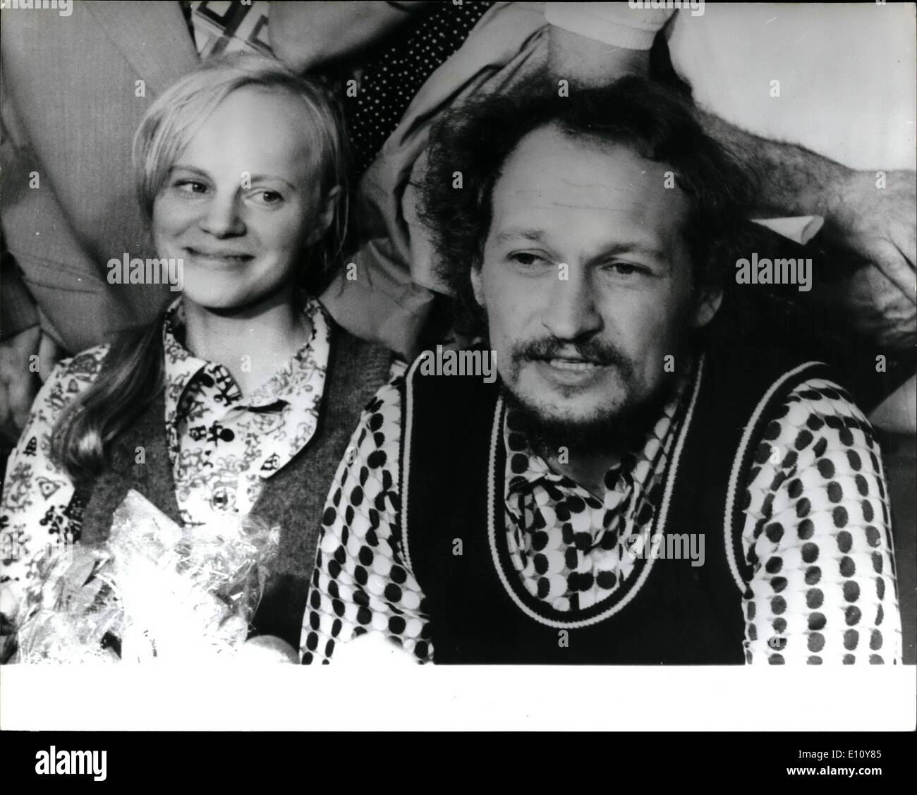 6. Juni 1974 - Panovs kommen in Israel: Russischen Ballett-Tänzer Valery Panov und seine Frau Galina, denen es erlaubt war, Russland zu verlassen, nach einem zweijährigen Kampf zu emigrieren, nach ihrer Ankunft in Israel gesehen. Stockfoto