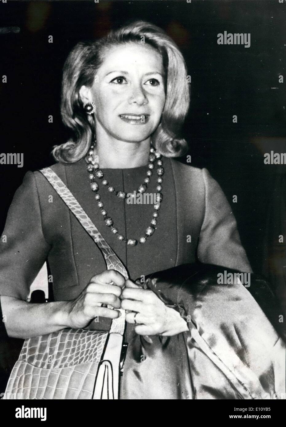 10. Oktober 1974 - Tina Niarchos stirbt an einem Blutgerinnsel. Tina Niarchos, 45, Frau des griechischen Transport Tycoon Stavros Niarchos, gestorben in Paris von einem Blutgerinnsel, die von ihrem Bein an ihr Herz bewegt. Sie war die ehemalige teenage Braut Aristotle Onassis und bis vor drei Jahren die Marquise Blandford. Ihre Ehe mit Marquess Blandford, jetzt dem Herzog von Marlborough, wurde 1971 geschieden. Dann gegen Ende 1971 heiratete sie Niarchos. Foto zeigt: Tina Niarchos, der aus einem Blutgerinnsel in Paris gestorben ist. Stockfoto