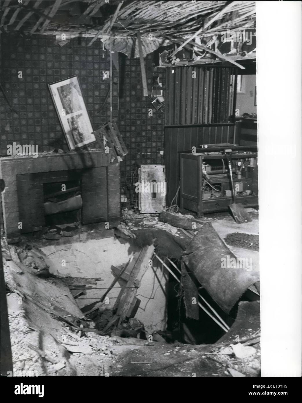 10. Oktober 1974 - fünf getötet und 60 verletzt In Gildford Bomben Explosion: fünf Menschen starben und 65 wurden verletzt in die Twin-Bombe zuletzt die beiden Pubs in Guildford am Samstagabend getroffen. Die erste Explosion fand auf dem Pferd und Bräutigam in Guildford der Nordstraße, die mit persönlichen Service verpackt war, die ihre Rückkehr aus dem Dienst Ulaster, feierten und die fünf getöteten waren vier persönlichen Service, nur etwa vier Wochen in der Armee gewesen war, wurden zwei Männer und zwei Frauen Stockfoto
