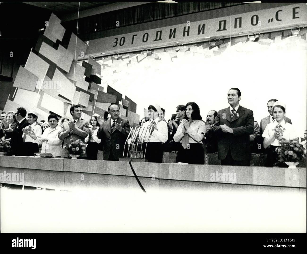Sept. 09, 1974 - 30. Jahrestag des '' Septemvryiche'' Dimitrov Pionier Organisation.: am 23. September. Politbüro Mitglieder des Zentralkomitees der kommunistischen Partei Bulgariens hatte ein Treffen mit Pioniere anlässlich des 30. Jahrestages der Pionierorganisation '' Septemvryiche'' Dimitrov. Das Foto zeigt das Präsidium des Treffens. Abgebildete fünften R-l ist Todor Schiwkow erster Sekretär des Zentralkomitees der kommunistischen Partei Bulgariens und Staatspräsident Rat, zu seiner rechten Encho Moscov, erster Sekretär des zentralen Ausschusses von Dimitrov Kommunistischen Jugendverbandes. Stockfoto
