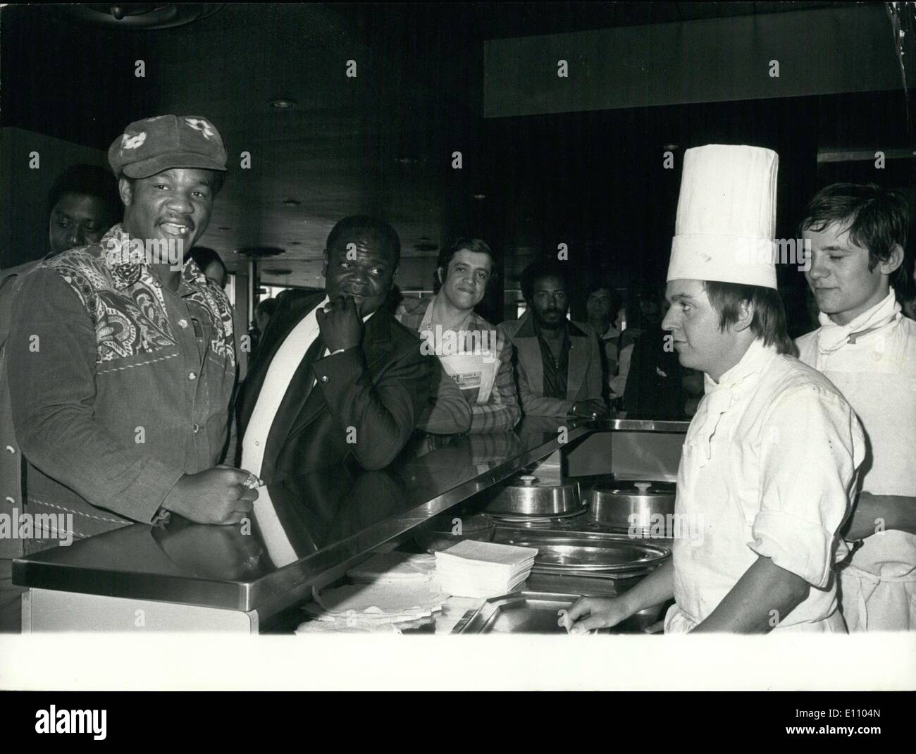 Sept. 11, 1974 - George Foreman in einem Orly Flughafen Restaurant Stockfoto