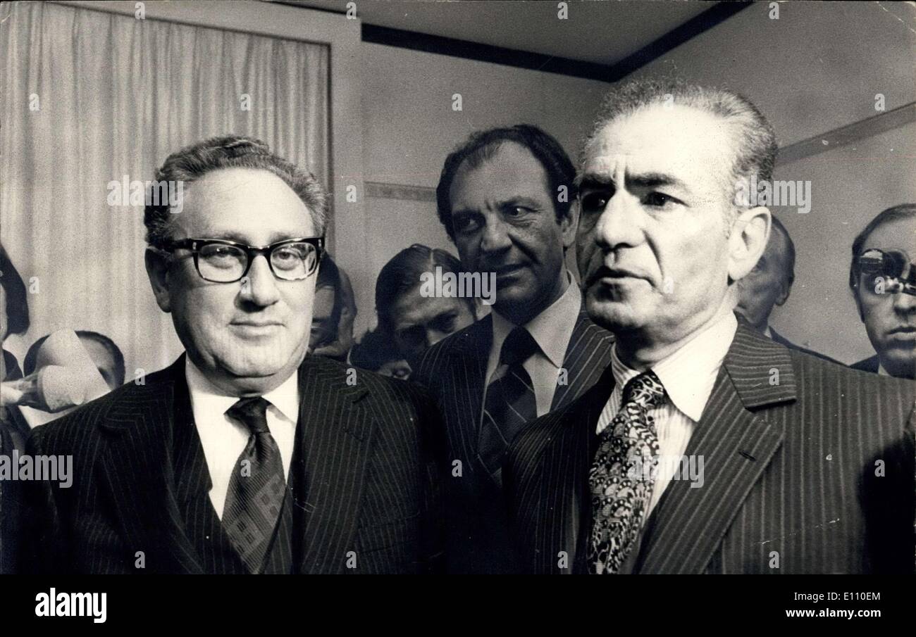 18. Februar 1975 - Kissinger und der Schah in Zürich: Henry Kissinger und der Schah Reza Pahlevi des Iran hatte ein Treffen in Züri Stockfoto