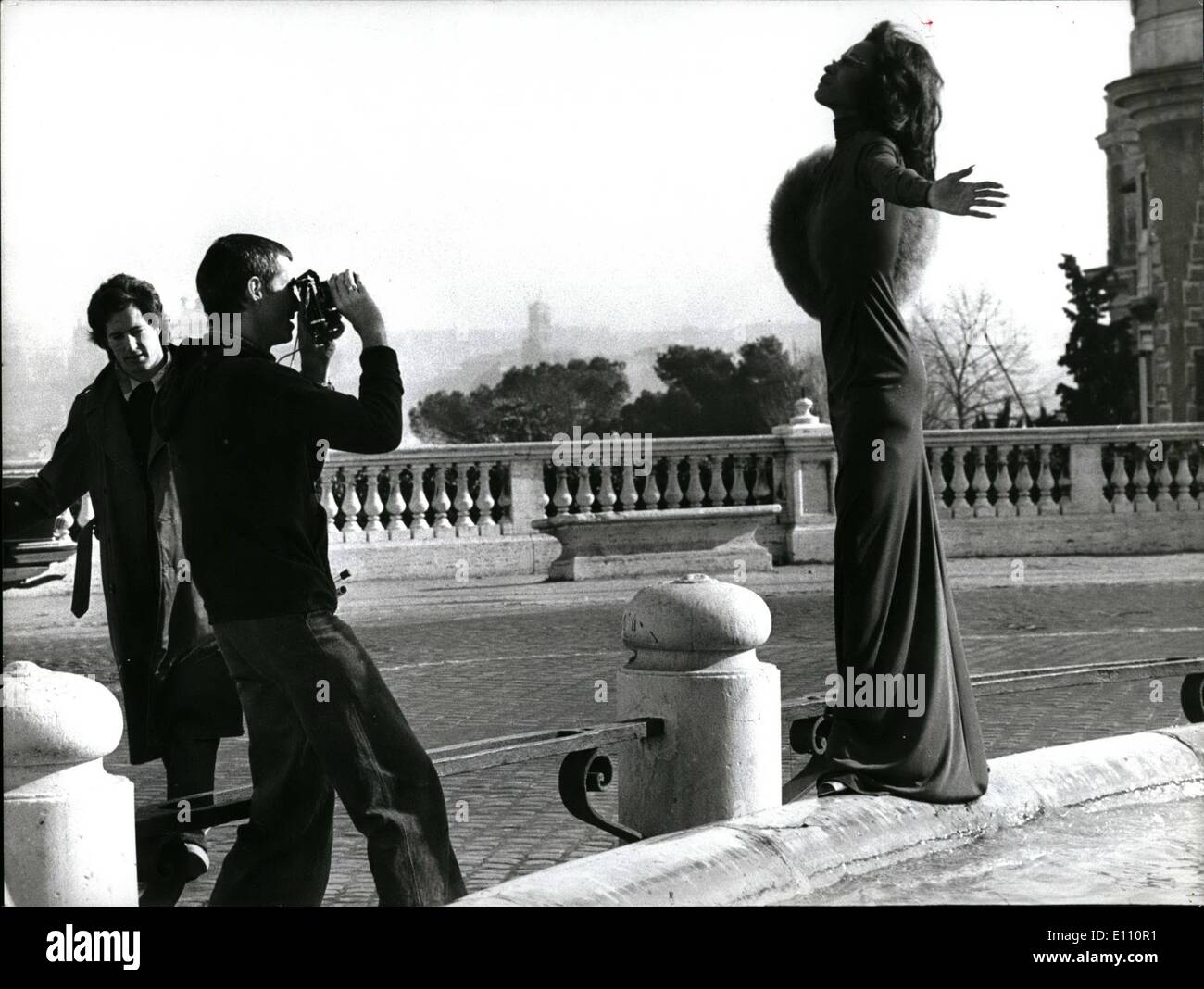 3. März 1975 - amerikanische Schauspielerin und Sängerin Diana Ross und Schauspieler Anthony Perkins am Set von "Mahagoni" ein Film, die sie derzeit unter der Leitung von Berry Gordy in Rom schießen. Stockfoto