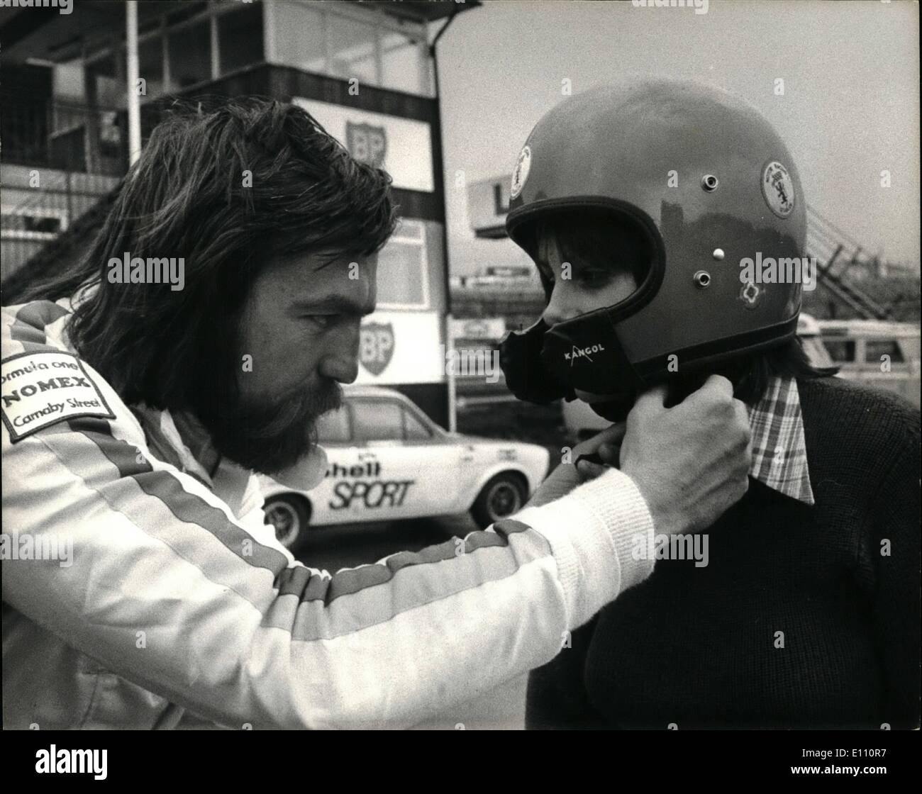 3. März 1975 - Lady Jane Praktiken für Charity-Rennen in Brands Hatch: Prinz Charles Freund, Lady Jane Wllesley, machen sie Stockfoto