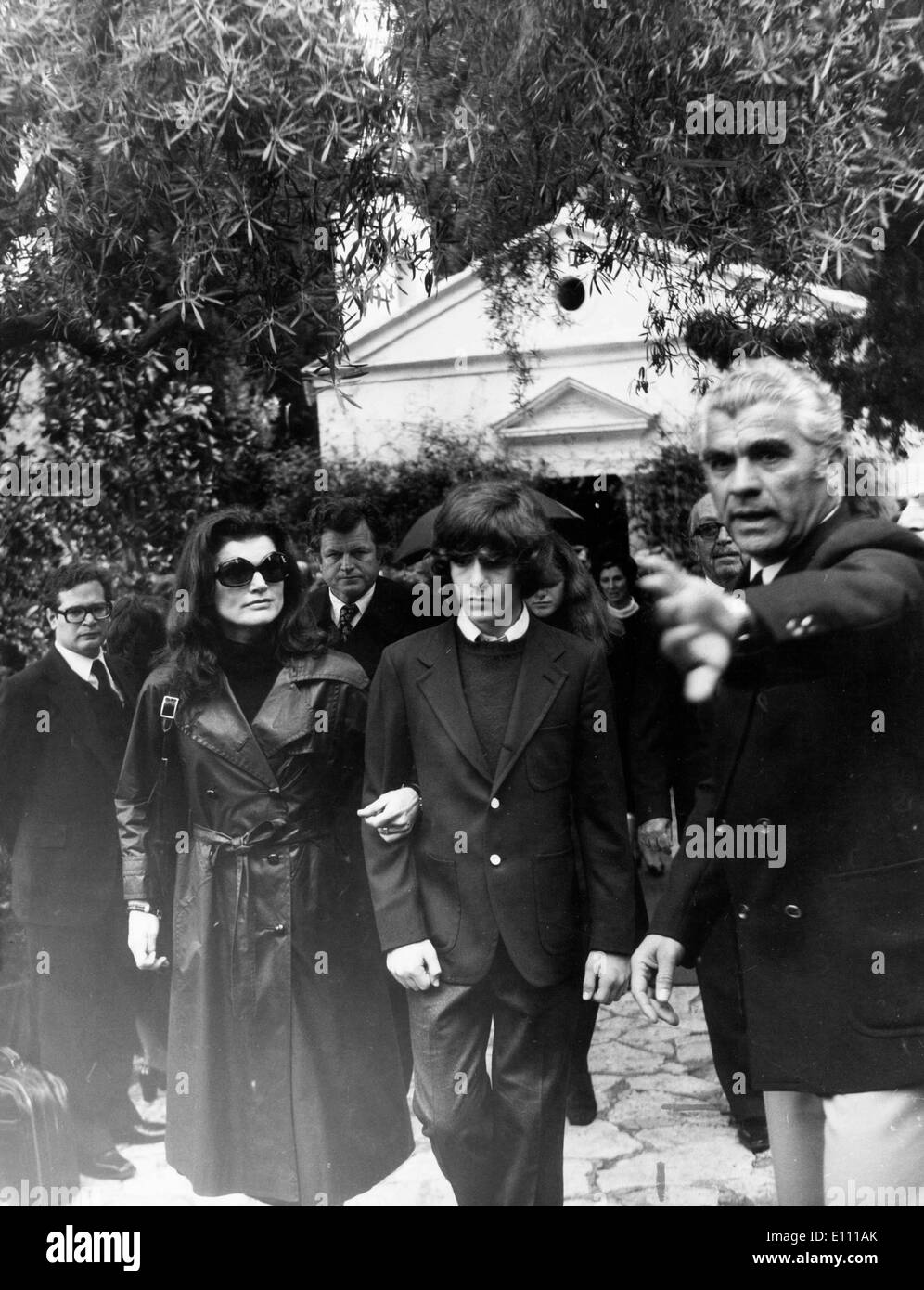 Jackie Kennedy bei Aristotle Onassis Beerdigung Stockfoto