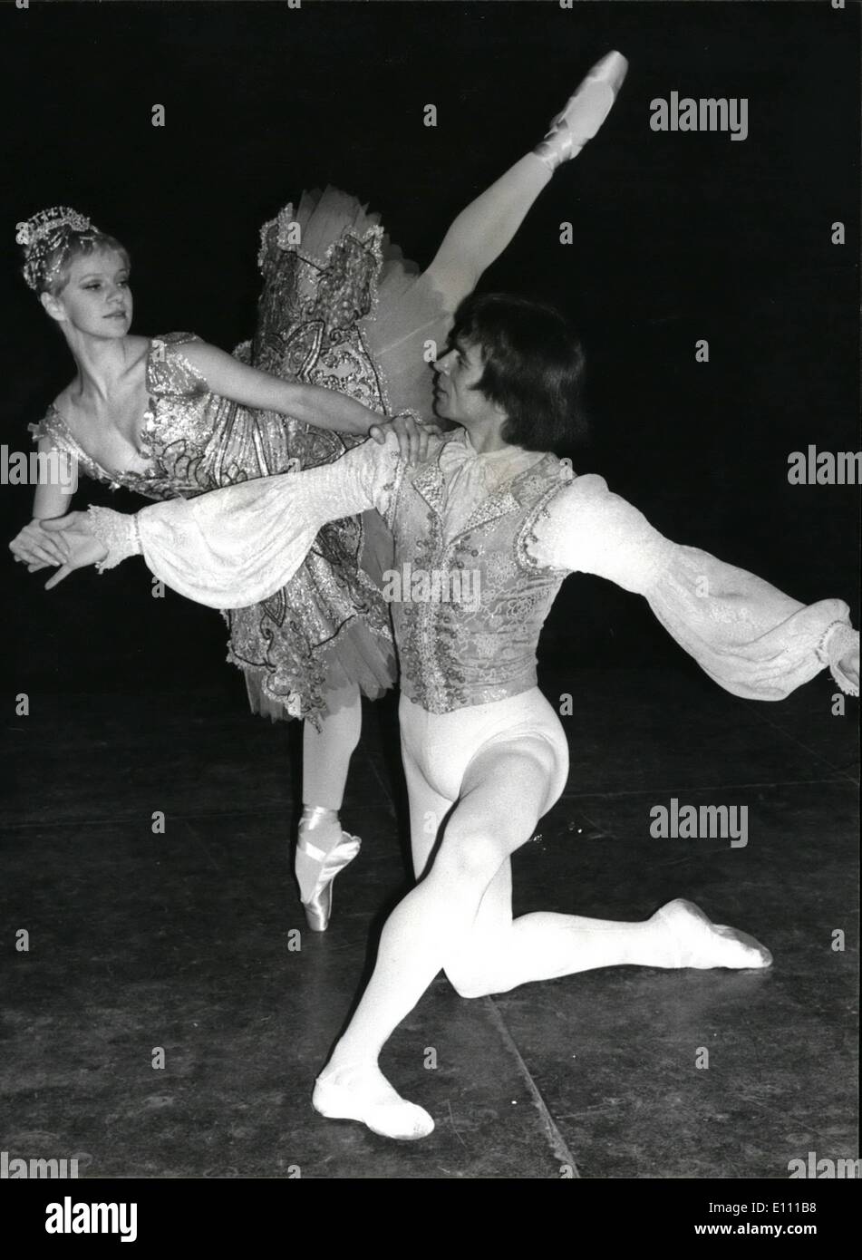 24. März 1975 - März 24. 1975 Rudolf Nureyev und Galina Panov Proben für NureyevÃ ¢ Â'¬â "¢ s Neuproduktion von sleeping Beauty Stockfoto