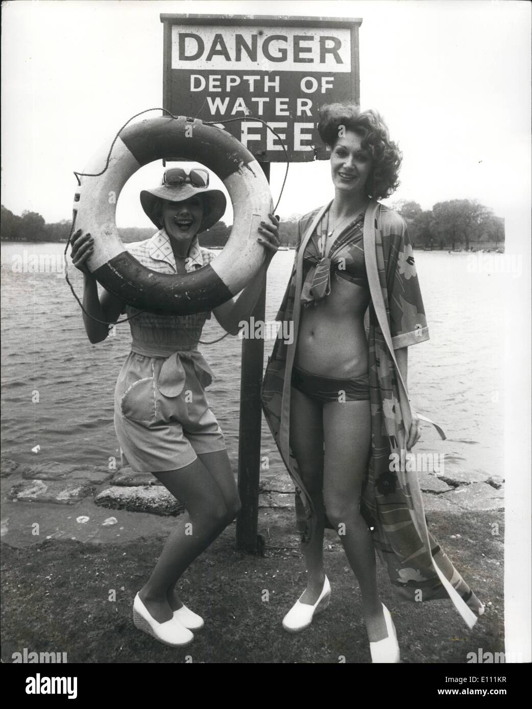 1975 fashion Fotos und Bildmaterial in hoher Auflösung Alamy