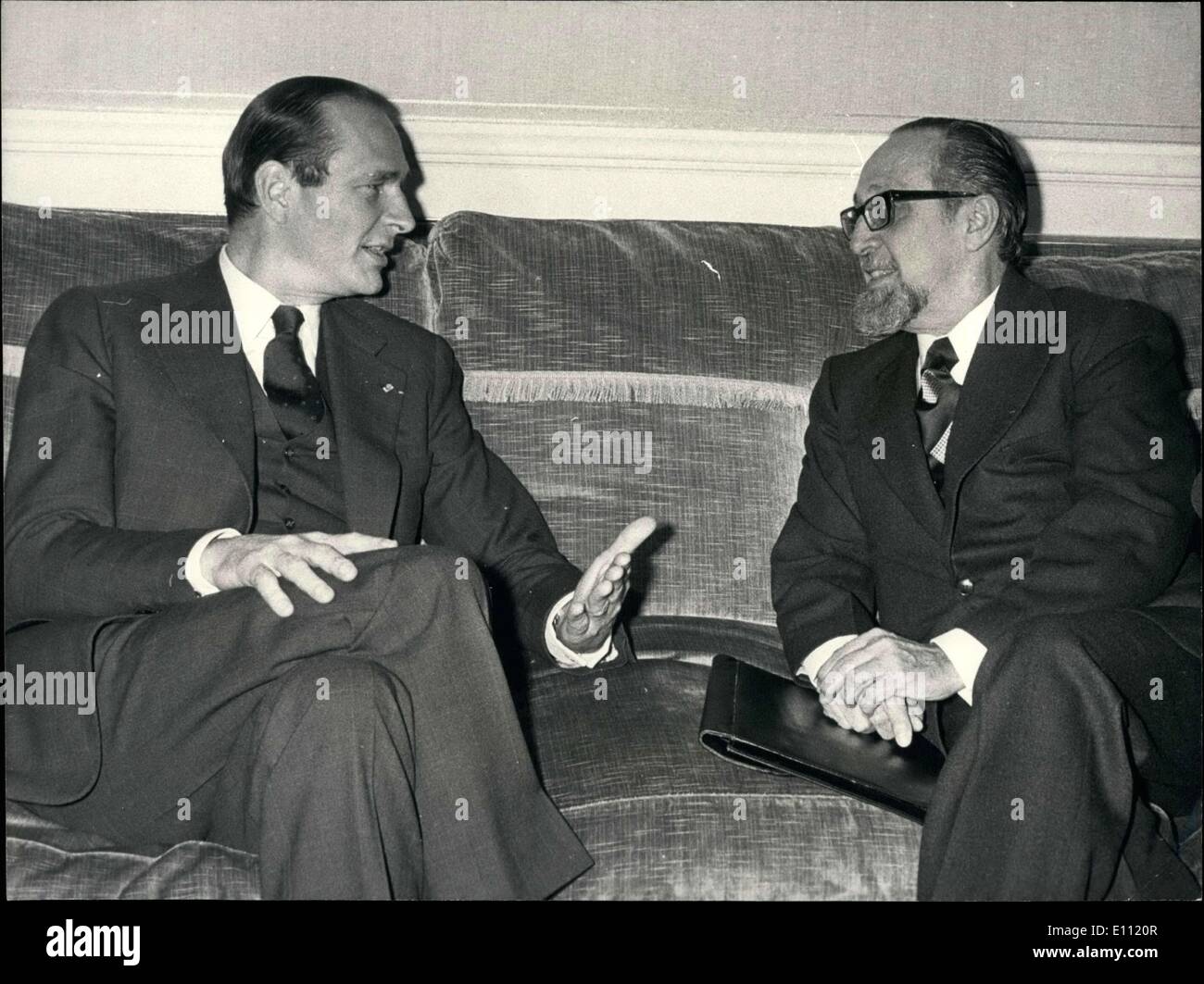 16. Januar 1975 - ist Rodriguez der Vize-Premierminister von Kuba. Er unterzeichnet zwei Abkommen Umgang mit kulturellen, wissenschaftlichen und technischen Zusammenarbeit, im Hotel Matignon heute Morgen bei einem Treffen mit Premierminister Chirac. Stockfoto