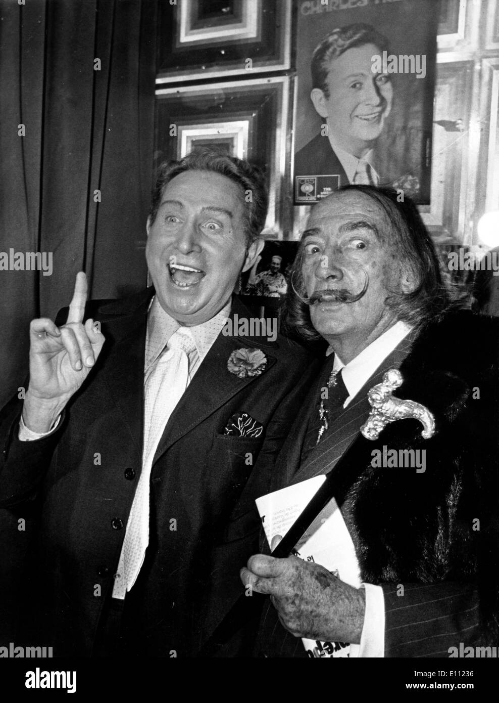 Künstler Salvador Dali mit dem Sänger Charles Trenet Stockfoto
