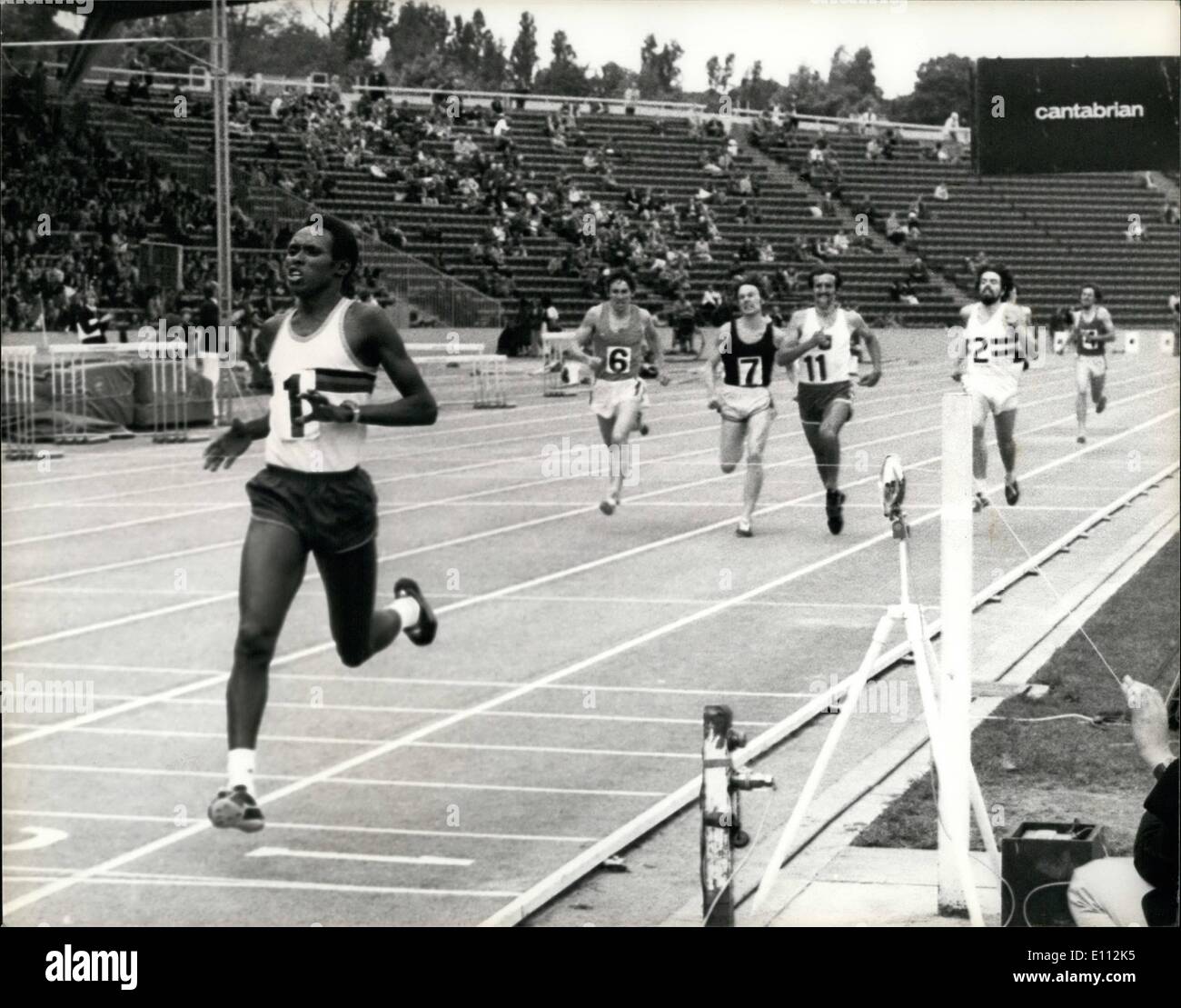 5. Mai 1975 - britische internationale Spiele Filbert Bayi gewinnt die Meile: The Mile Weltrekordhalter, Filbert Bayi, aus Tansania, gewann heute die Emeley Carr Mile, während der britischen International Game im Crystal Palace National Sports Center. Bayl ist Zeit 3 Minuten 55 Sekunden die vier Sekunden langsamer war, die seinen Weltrekord. Foto zeigt Filbert Bayi Emeley Carr Mile-Event im Crystal Palace heute essen. Stockfoto