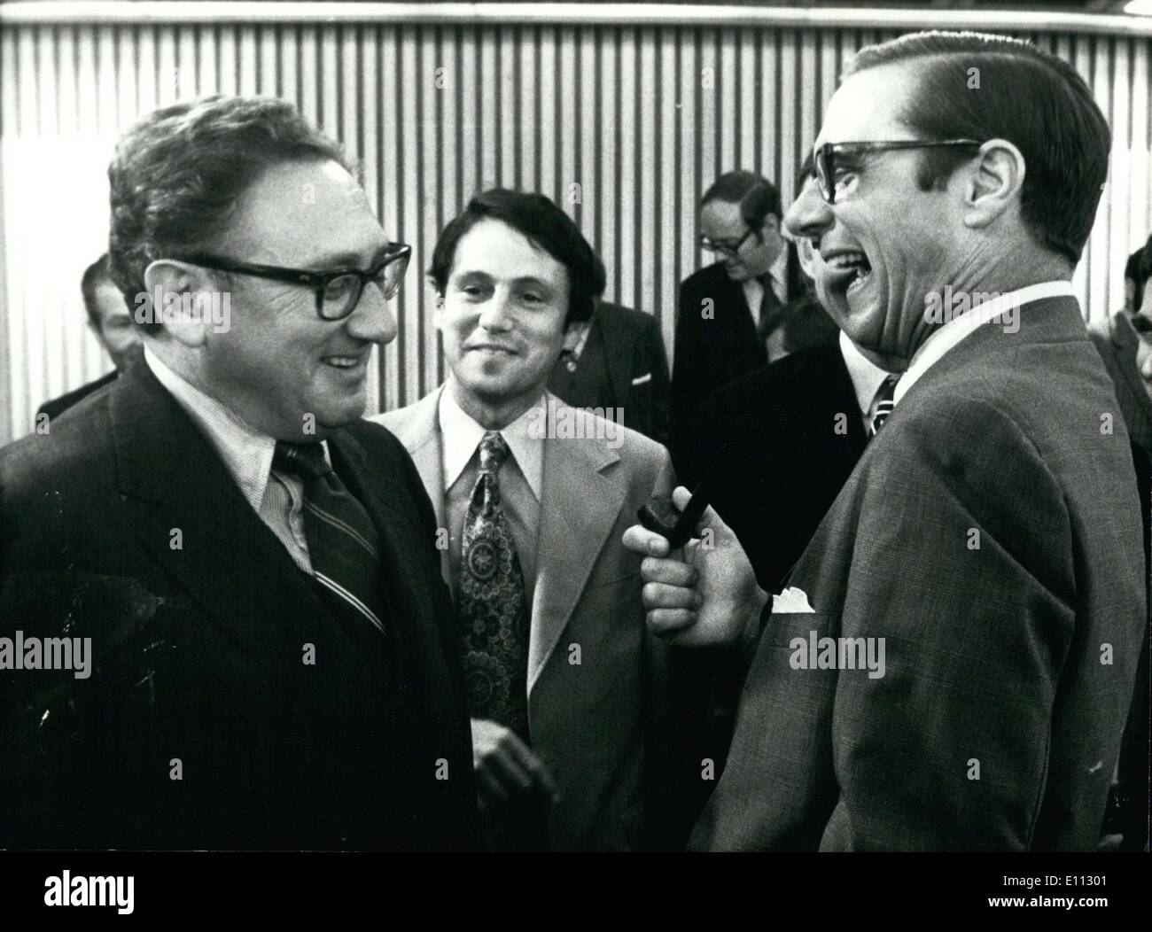 27. Juni 1975 - Henry Kissinger und Delegaten Turner Nettoeinnahmen der Tagung Stockfoto