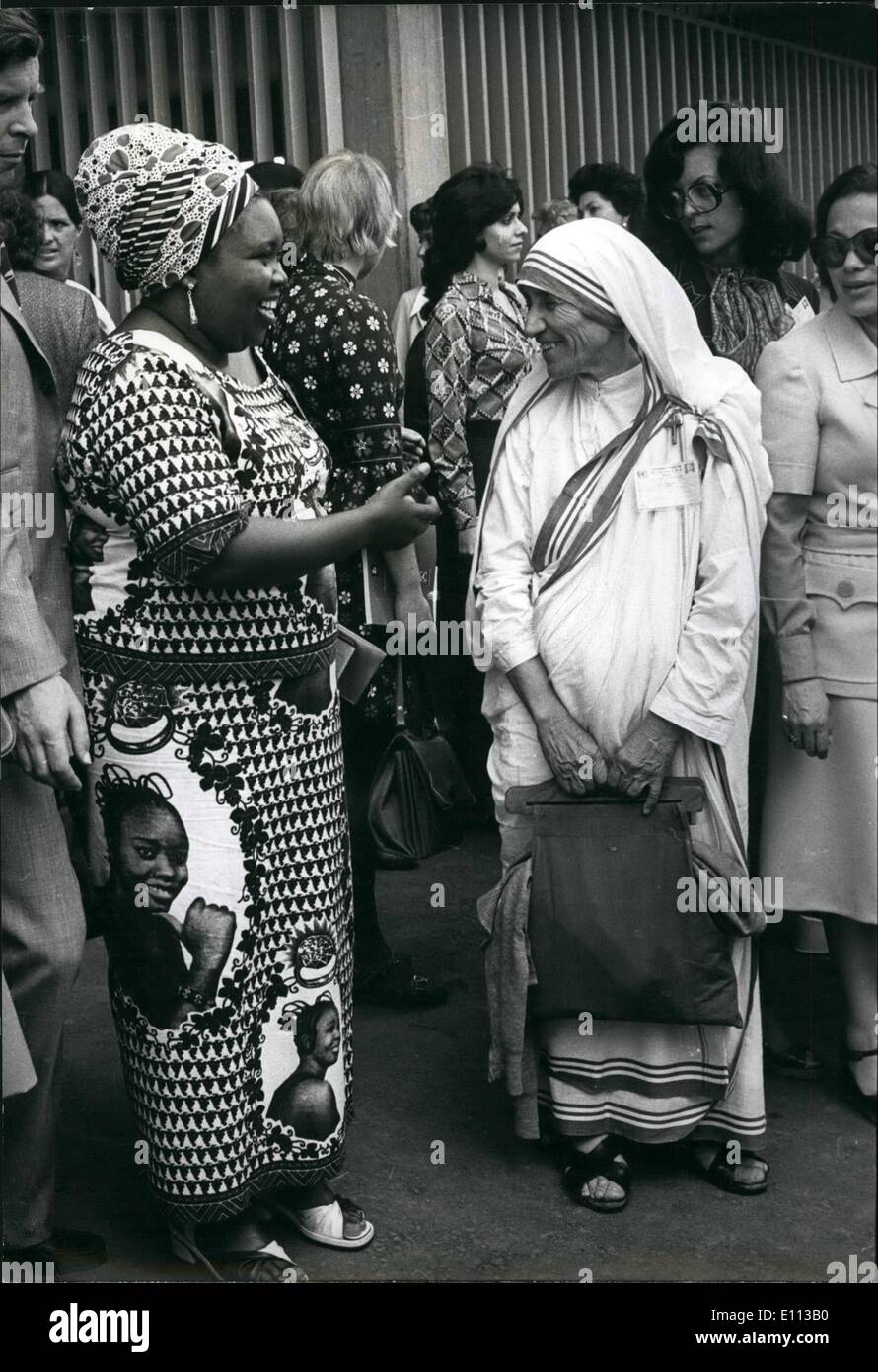 7. Juli 1975 - Mutter Theresa Taugaman & indische Delegierte an Frauen conf. Stockfoto