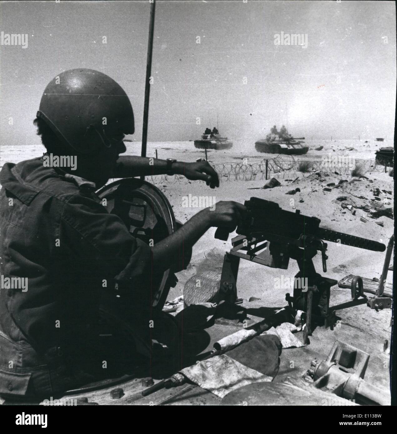 7. Juli 1975 - Linie israelischen Reisen durch freiwilligen Austritt aus dem Sinai zuerst - überholte sowjetische t-55 der Egypti entnommen Stockfoto