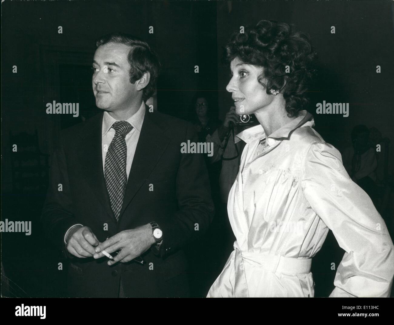 10. Oktober 1975 amerikanische Schauspielerin Audrey Hepburn und ihr Dr. Andrea Dotti gesehen bei der Eroffnung der Ausstellung von Werken Ehemann Stockfotografie Alamy