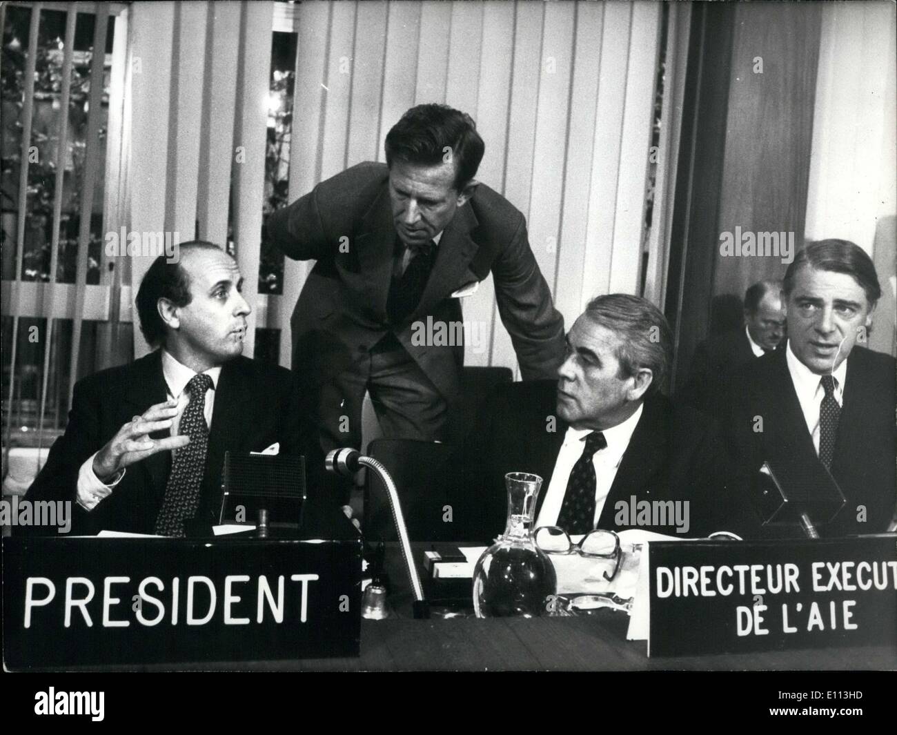 10. Oktober 1975 - O.E.C.D Präsident Etienne Davignon auf einer Tagung in Paris Stockfoto