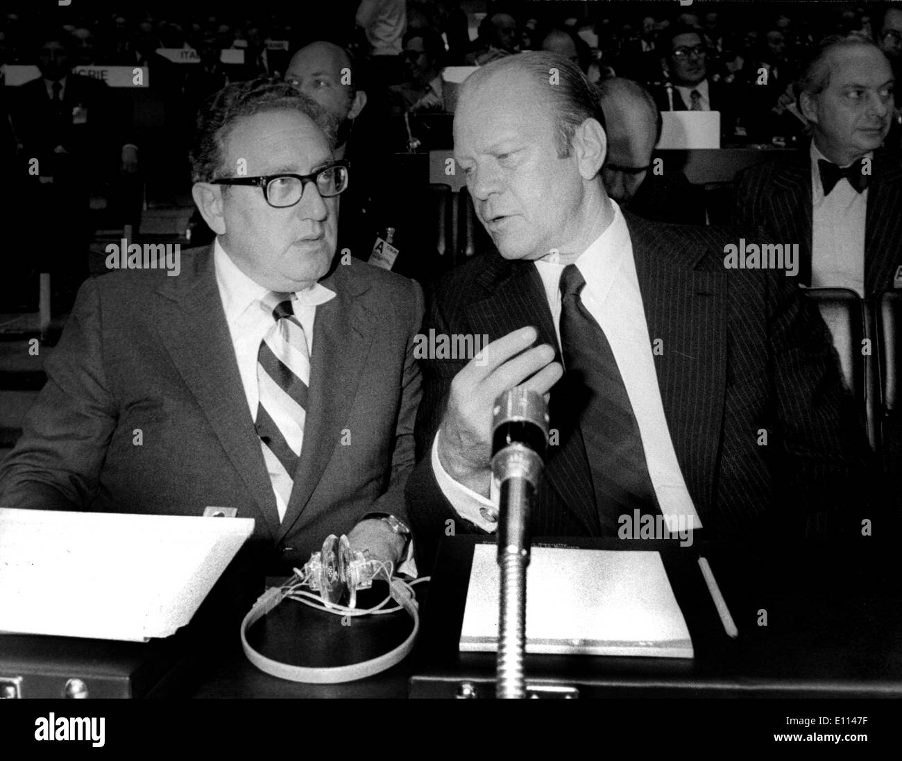 Präsident Gerald Ford im Gespräch mit Henry Kissinger Stockfoto