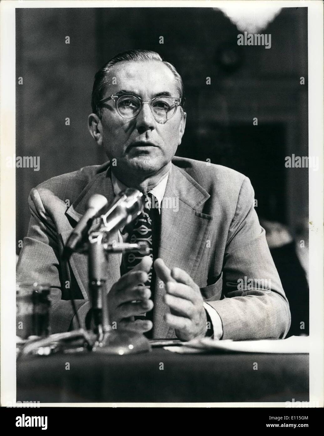 Sept. 09, 1975 - Washington, D.C.: William E. Colby, Direktor der CIA, bezeugt vor dem Senate Select Committee on Intelligence. Stockfoto