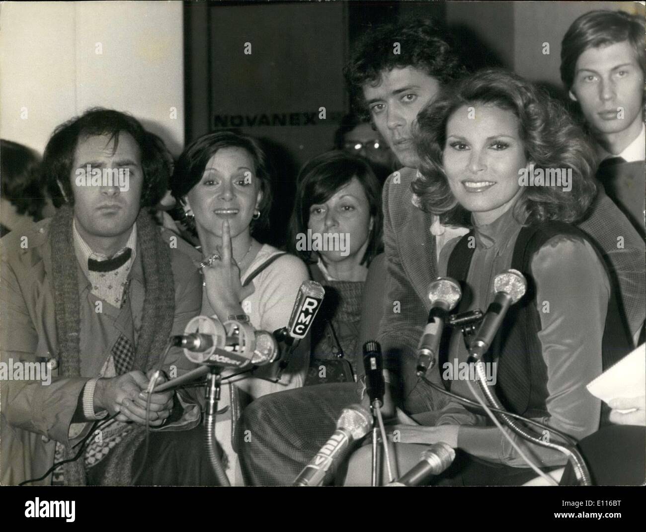 4. Februar 1976 - hält amerikanische Schauspielerin Raquel Welch Pressekonferenz Stockfoto
