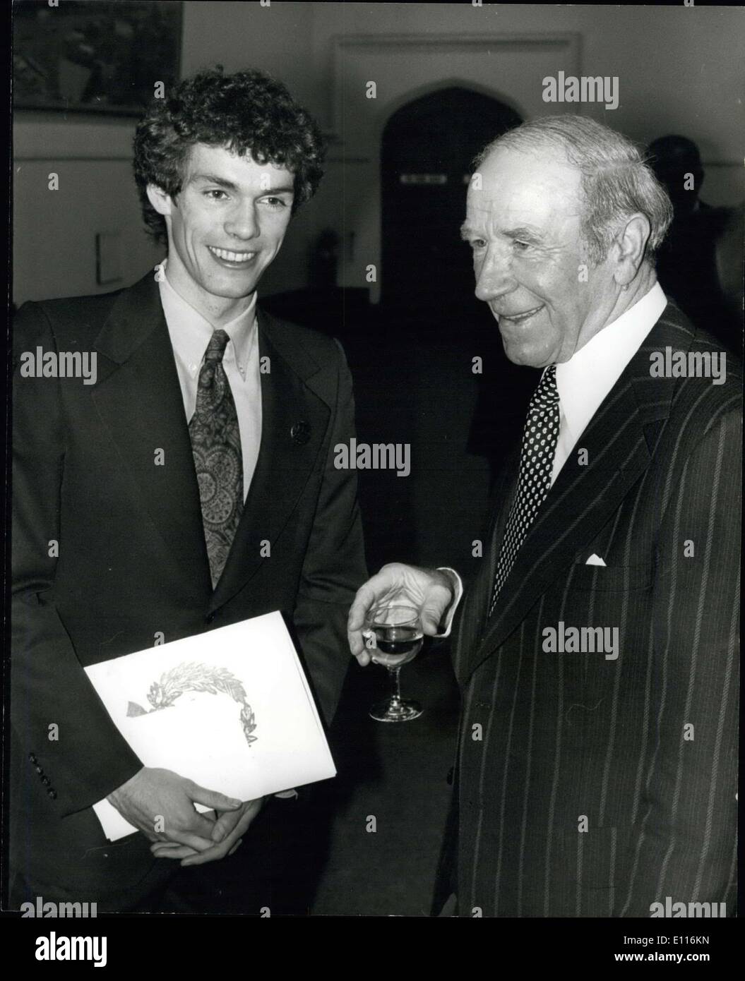 20. Februar 1976 - THE VICTORIA SPORTING CLUB INTERNATIONAL AWARD für Tapferkeit IN SPORT LUNCHEON AT Londoner GUILDHALL: eine Vielzahl von Sport-Persönlichkeiten waren heute auf ein Mittagessen in der Londoner Guildhall, die Empfänger der ersten internationalen Auszeichnungen für Mut IN SPORT zu Ehren. Eingeleitet durch die Victoria Sporting Club, eine Auszeichnung soll präsentiert jedes Jahr '' der Mann oder die Frau '', Profi oder Amateur, der durch einen Akt des Mutes in einem einzigen Vorfall oder in einen nachhaltigen Beitrag für herausragende Tapferkeit ist, lohnt es zu gewinnen Stockfoto