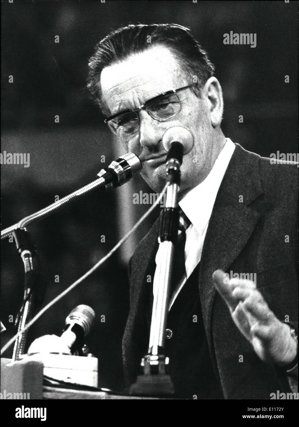 3. März 1976 - eröffnete der christdemokratischen Partei seine XIII Kongress im Sport Palace in Rom, mitten in der schweren Wirtschaftskrise. Foto zeigt während der Beziehung des Sekretärs Benigno Zaccagnini. Stockfoto