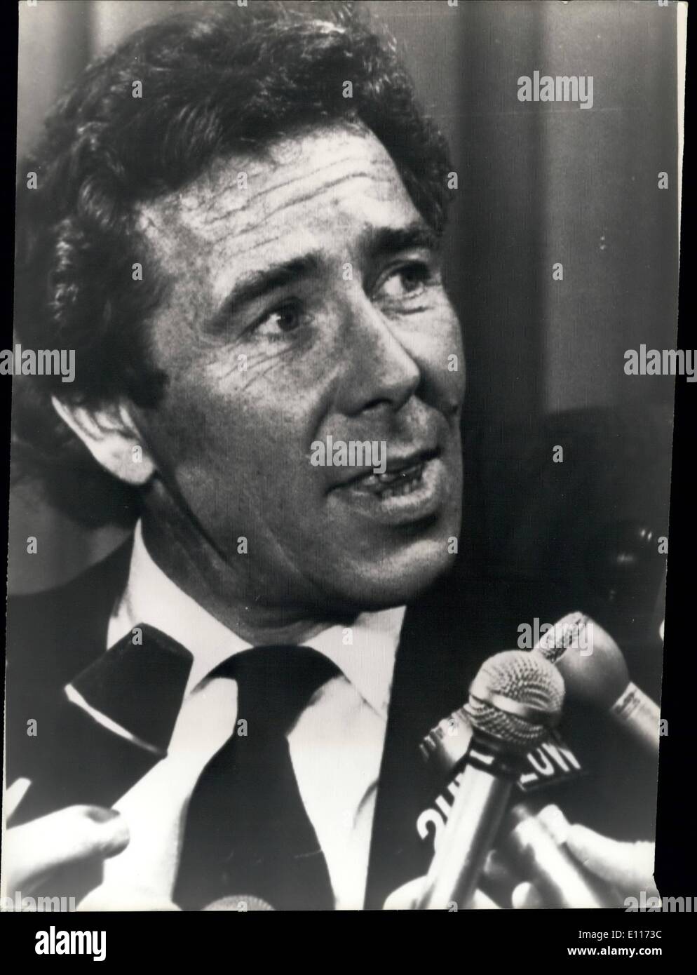 3. März 1976 - Lord Snowdon kommt In Sydney: Foto zeigt Lord Snowdon während seiner Pressekonferenz bei seiner Ankunft am Flughafen Sydney am frühen Morgen zu sehen. Stockfoto