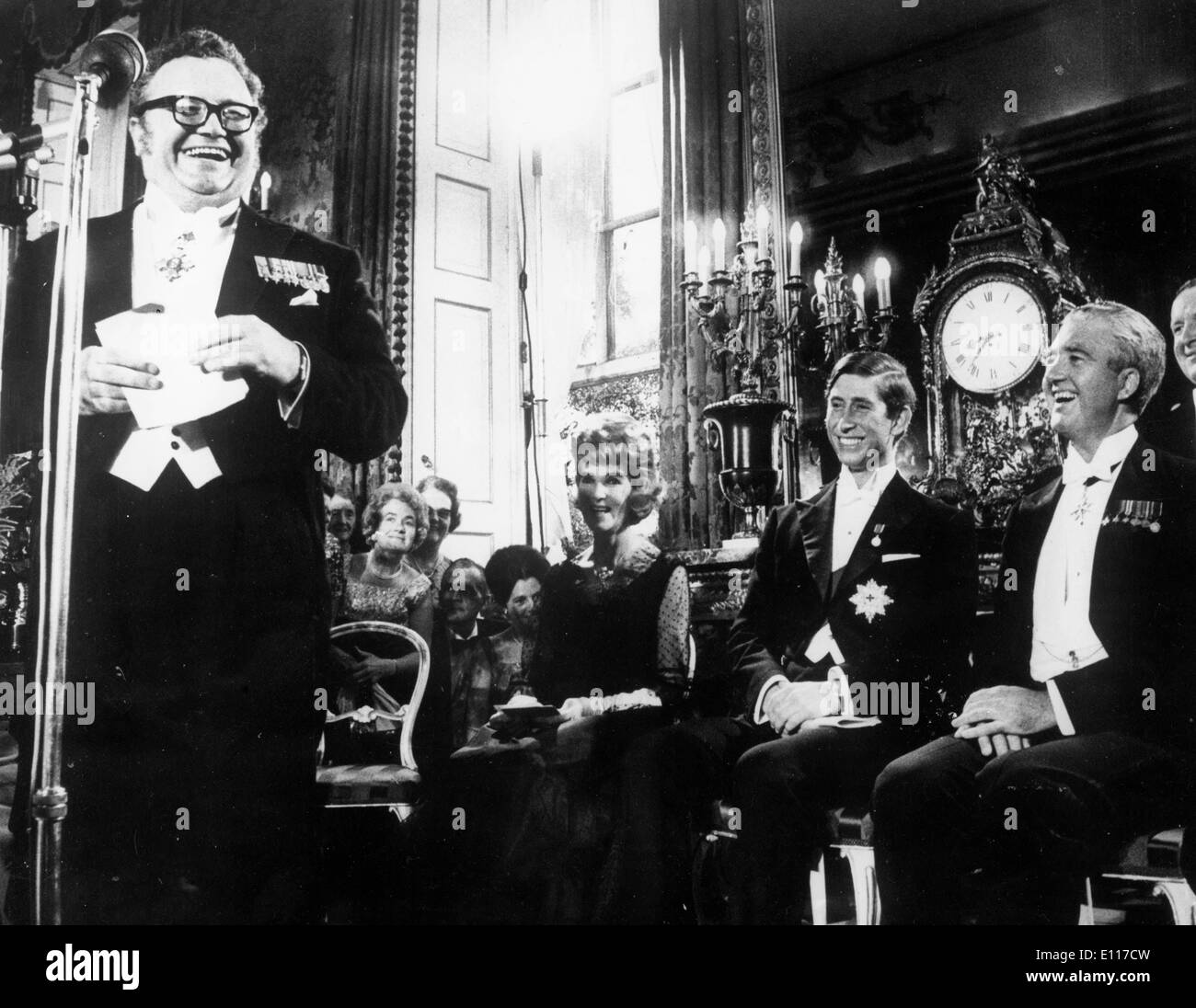 Prinz Charles lacht Harry Secombe Stockfoto