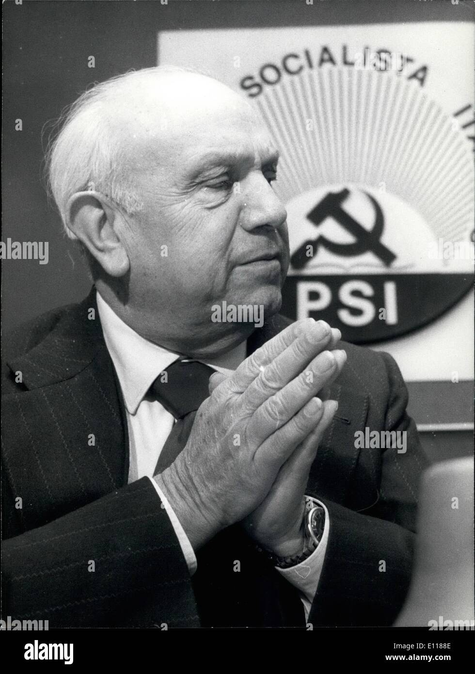 4. April 1976 - Signor Giuseppe De Martino, Sekretär des PSI (italienische sozialistische Partei) gesehen während der letzten Reunionced die Richtung der Partei, vor der Ankündigung des Plans, gegen Premierminister Rom zu stimmen und zu die Wahlen ein Jahr vor der 1977 haben. Stockfoto