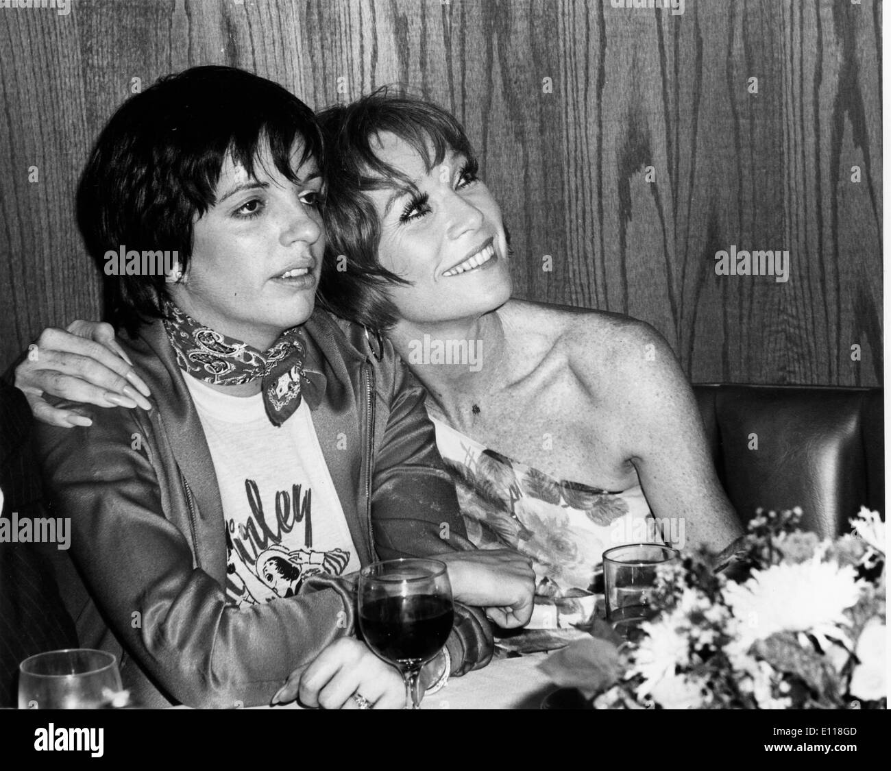 Liza Minnelli und Shirley MacLaine im restaurant Stockfoto