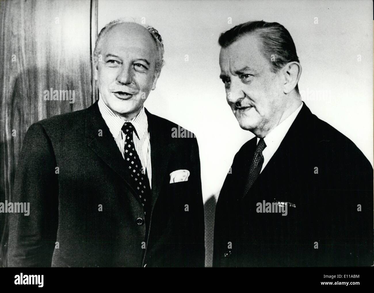 6. Juni 1976 - weiter Winiewics in die Bundesrepublik .republic Deutschlands, die Gespräche mit Polen werden, jetzt n Bolin. Es ist die vierte Sitzung der Deutsch-Poliah, die Tagesdecke in Bonn erstmals nach dem Krieg nimmt. Die Gespräche wurden vor einigen Monaten in der Kolish Hauptstadt Warschau zwischen Couch ausländische Minister Aniewios und deutscher Unterstaatssekretär eröffnet, die Ente-Krieg jetzt in Bonn durch den Außenminister der Bundesrepublik Deutschland, Scheel begrüßt. Diese drei Tage treffen ist nur als einen kurzen Meinungsaustausch zwischen die beiden Staatsmänner vor der abschließenden fünften geplant. Stockfoto