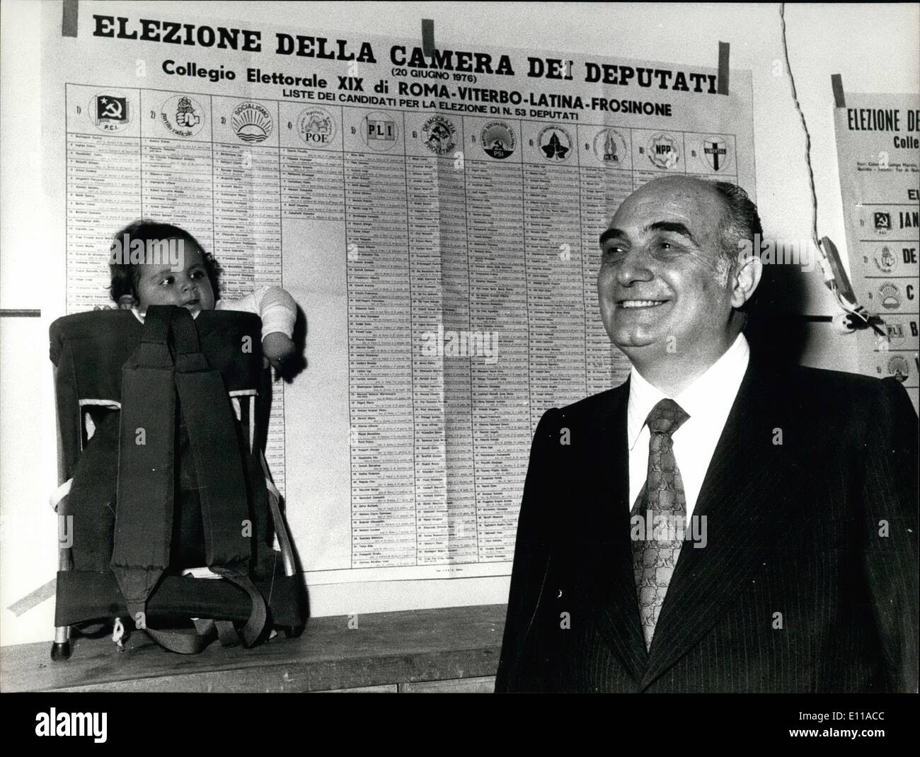 6. Juni 1976 - Rom 20 Juni 1976-die allgemeinen Wahlen. OPS ehemaliger Minister der Verteidigung Mario Tanassi Abstimmung. Stockfoto