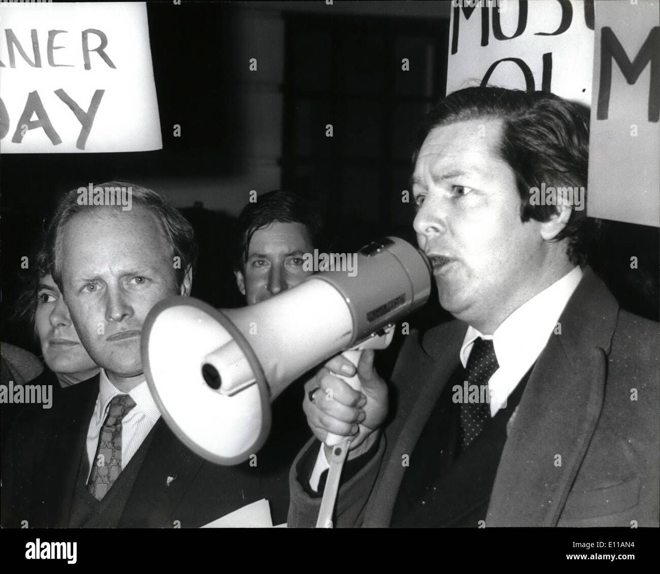 10. Oktober 1976 - einen feindlichen Empfang für russische '' Terror Chef '' als er, in der t.u.c.-zentrale ankam: Boris Ponomarev Stockfoto