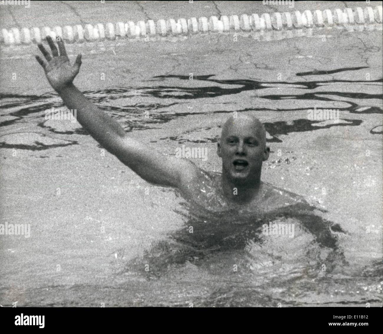 7. Juli 1976 - den Olympischen Spielen 1976 in Montreal Mike Bruner gewinnt die den Olympischen Spielen 1976 in Montreal Mike Bruner Winsmeters Schmetterling: Foto zeigt Mike Bruner (USA) hebt seinen Arm im Triumph nach dem Gewinn der Finale 200 Meter Schmetterling in der Weltrekordzeit von 01.59.23. Stockfoto