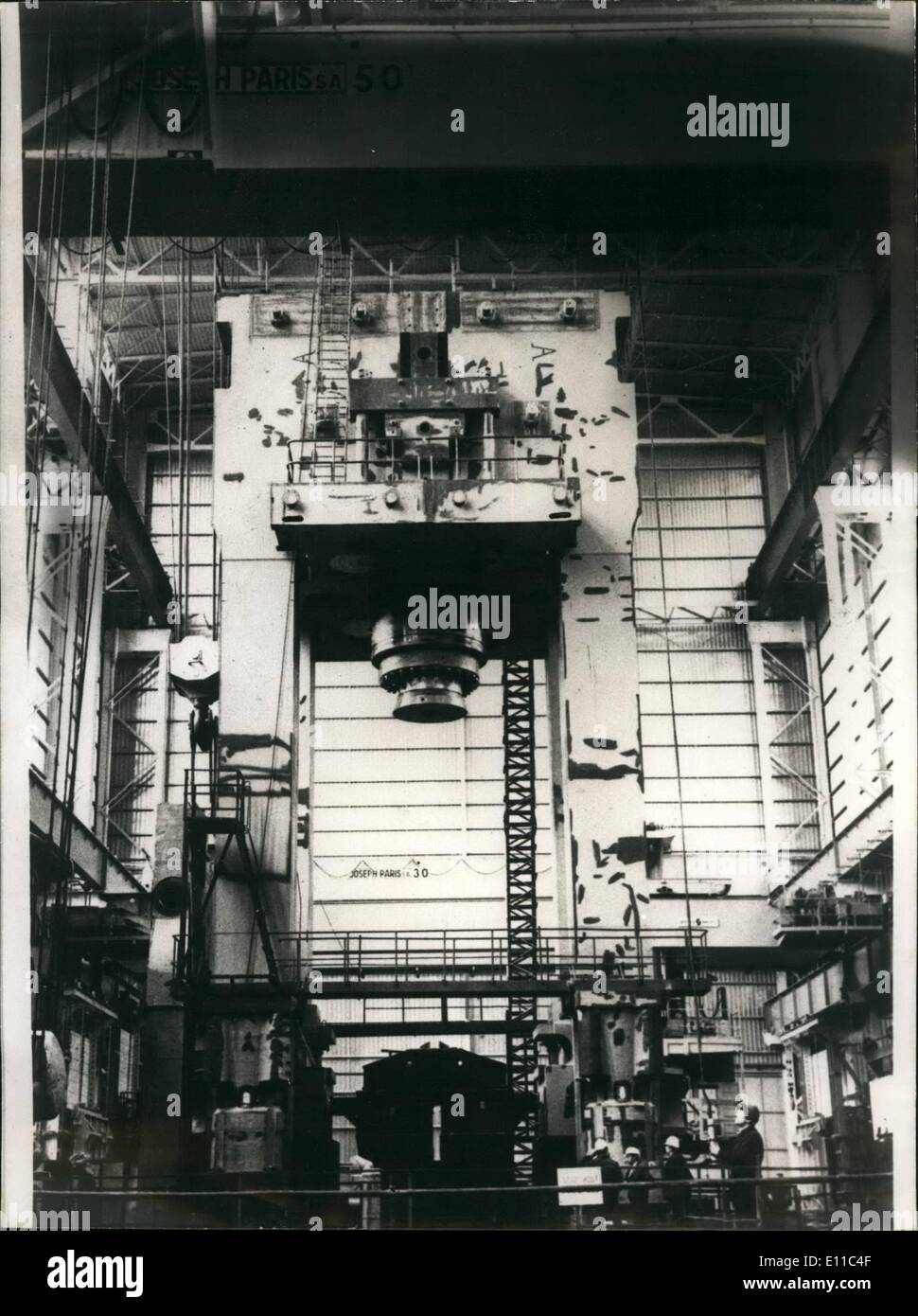 1. Januar 1977 - die Presse wiegt 12.500 Tonnen und ist 36 Meter hoch und ist einer der mächtigsten der Welt. Es dauerte zwei Jahre für ein Team von 140 russische Ingenieure und Techniker dieser gigantischen Motor zu konstruieren, die zu einem schwarz-Smith-Unternehmen bestimmt ist, die macht Stockfoto