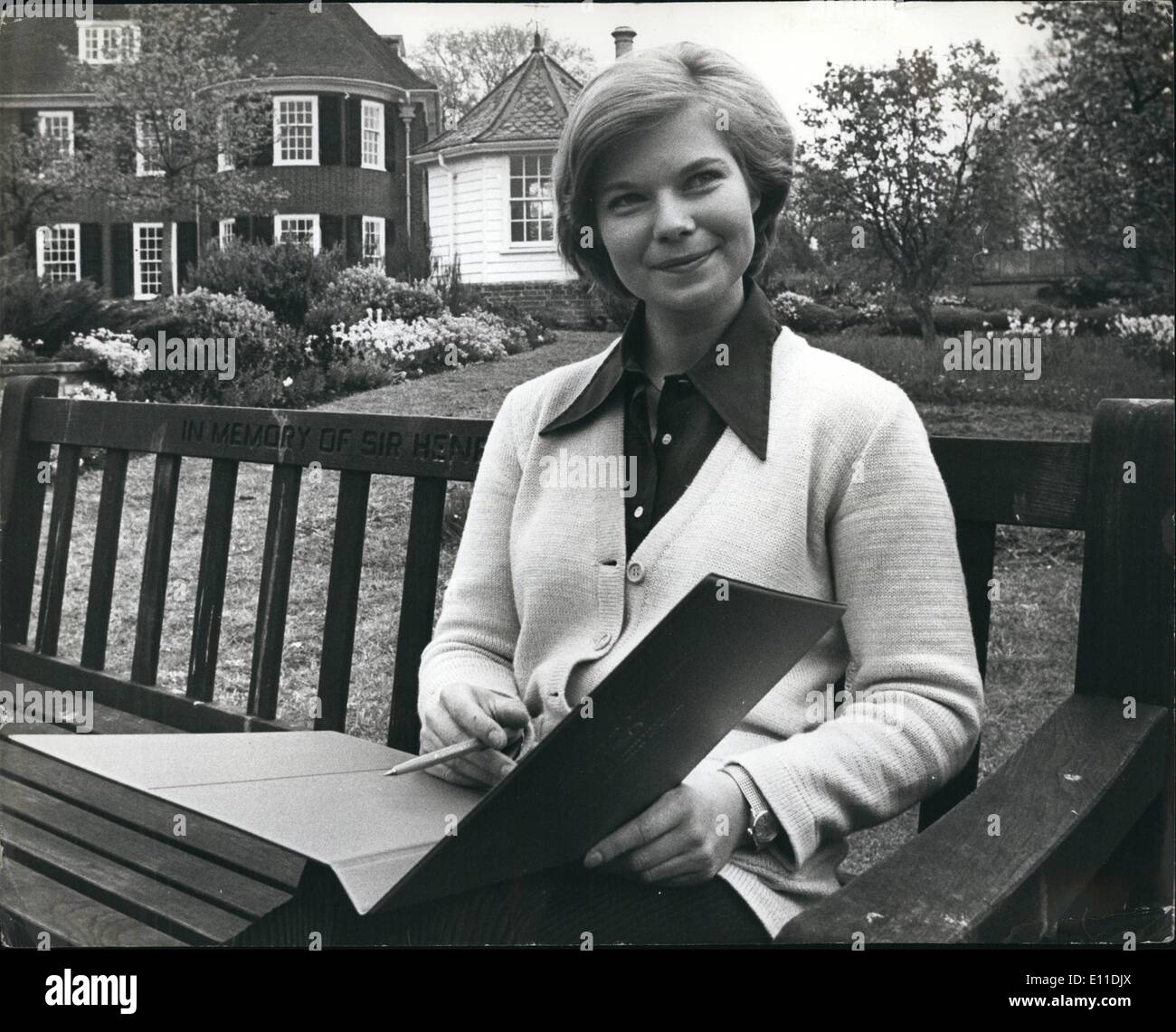 5. Mai 1977 - nimmt Prinzessin Marie-Astrid nimmt Englisch Unterricht: Prinzessin Marie-Astrid von Luxemburg einen acht-Wochen-Refresher-Kurs an der englischen Sprache und Literatur in Cambridge. Die 23 jährige Prinzessin, eine ausgebildete Krankenschwester, nimmt der 350 Kurs an der Bell School of Sprachen, sie vor drei Jahren studierte. Wenn sie gestern gebeten wurde, über Gerüchte verknüpfen sie mit Prinz Charles, sie sagte: '' Es ist besser nicht zu antworten, ich möchte lieber nicht darüber reden '' Stockfoto