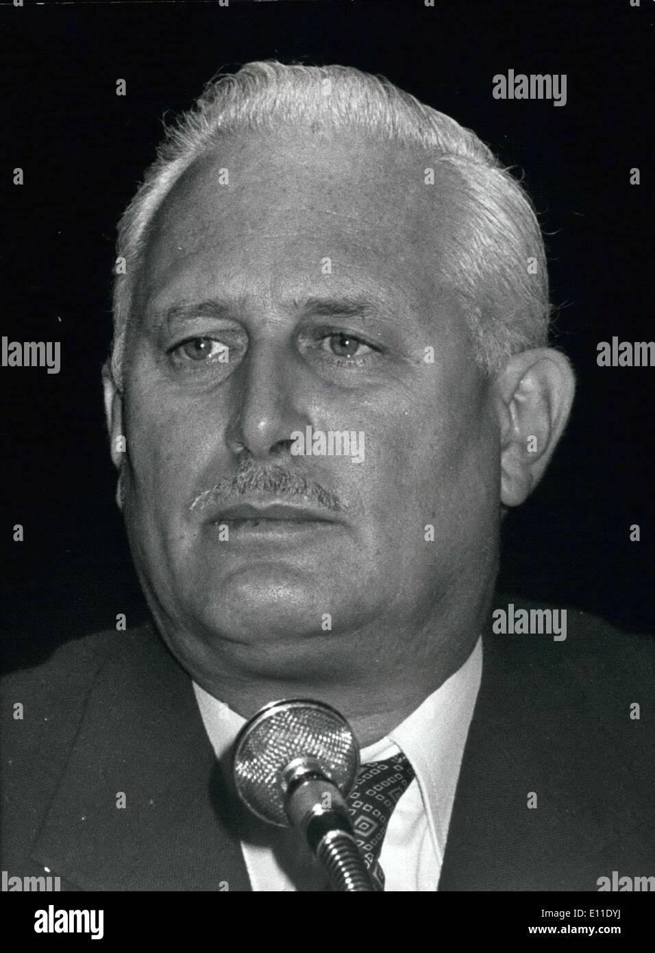 General giraud Fotos und Bildmaterial in hoher Auflösung Alamy