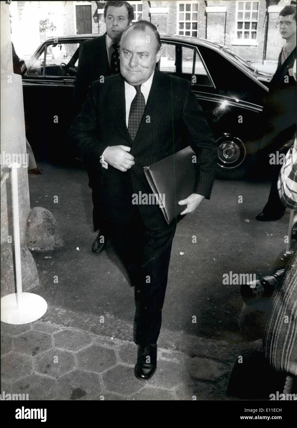 6. Juni 1977 - Commonwealth-Konferenz eröffnet In London: Führer der 35 Ländern trafen sich in Lancaster House in London zu Beginn des Commonwealth-Konferenz. Foto zeigt Prime Minister of New Zealand Herr Robert Muldoon gesehen für die Konferenz anreisen. Stockfoto