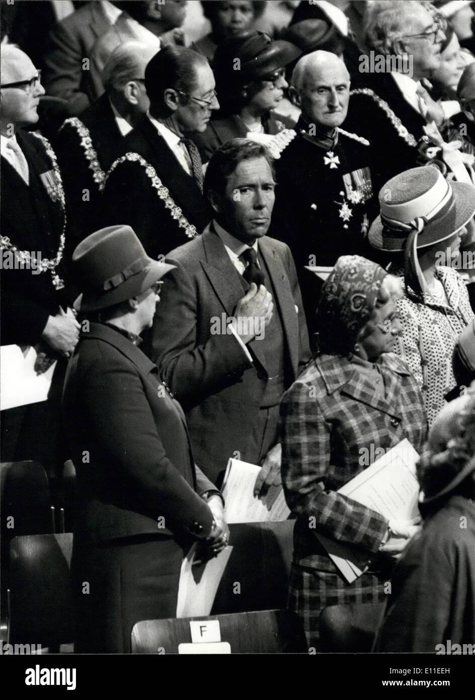 6. Juni 1977 - The Queen Royal fahren zum feiern ihr silbernes Jubiläum: die Königin und der Herzog von Edinburgh in die Krönung Trainer linke Bucklingham Palast für die Fahrt nach St. Pauls Cathedral für den Dankgottesdienst. Danach gehen sie an der Guildhall für die Loncheon und ihre Rede an die Nation. Das Foto zeigt. Lord Snowdon in St. Pauls Kathedrale während der Dankgottesdienst für die Königin. Stockfoto
