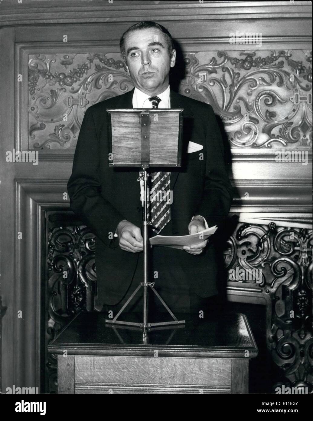 Sept. 14, 1977 - 14.09.77 American Express Company an der London Stock Exchange gelistet. American Express Company Stammaktien haben Biene heute an der London Stock Exchange gelistet und Handel beginnt morgen, am 15. September. Zum gleichen Zeitpunkt wird Amex Haus, eine neue 9-geschossige Bürogebäude in Brighton, Sussex, offiziell eröffnet. Dies werden die regionale Zentrale für Europa, Nahost und Afrika von der American Express Card, Reisende Schecks Einzelhandel Reisen Divisionen und bringt 1.400 Mitarbeitern aus elf Büros in London und Sussex. Keystone-Foto zeigt: Herr Roger H Stockfoto