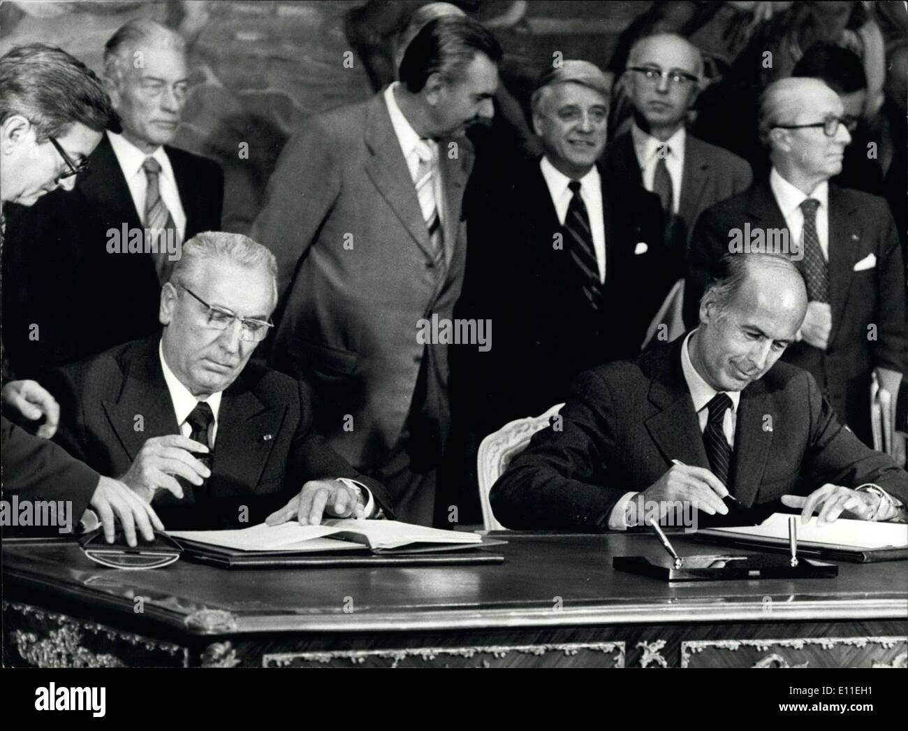 Sept. 15, 1977 - Edward Gierek und Giscard d ' Estaing Zeichen Frankreich-Polen Accord ESS.c Stockfoto