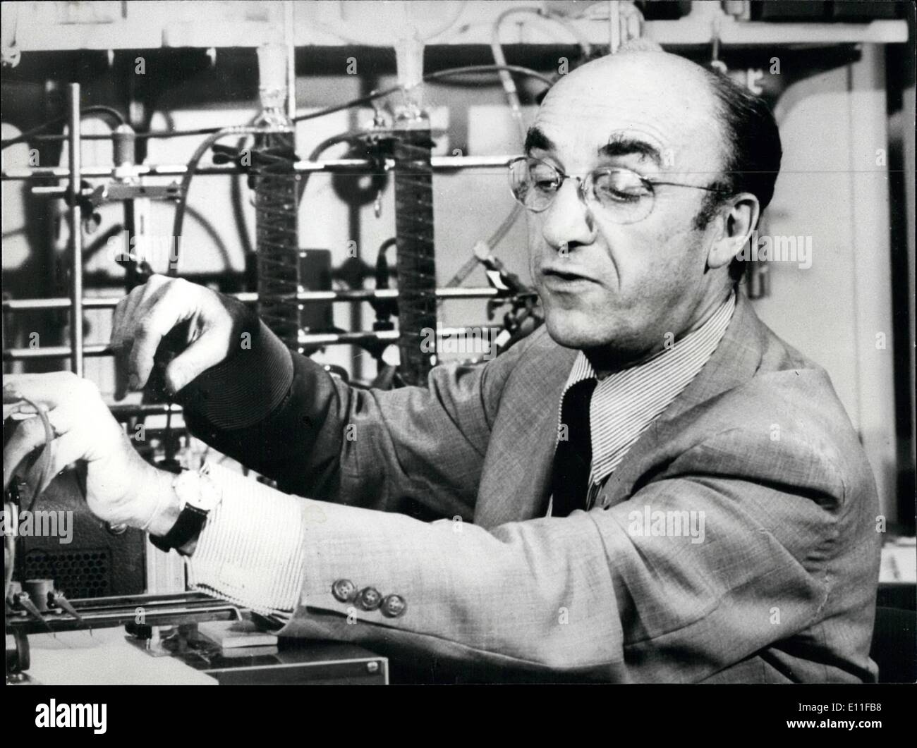10. Oktober 1977 - Dr. Roger Guillermin werden Nobelpreisträger: amerikanisch, Dr. Roger Guillemin, Aresident Folgen des Salk Institute for Biological Studies ist eine der drei Träger des diesjährigen Nobelpreis für Psychologie und Medizin. Stockfoto