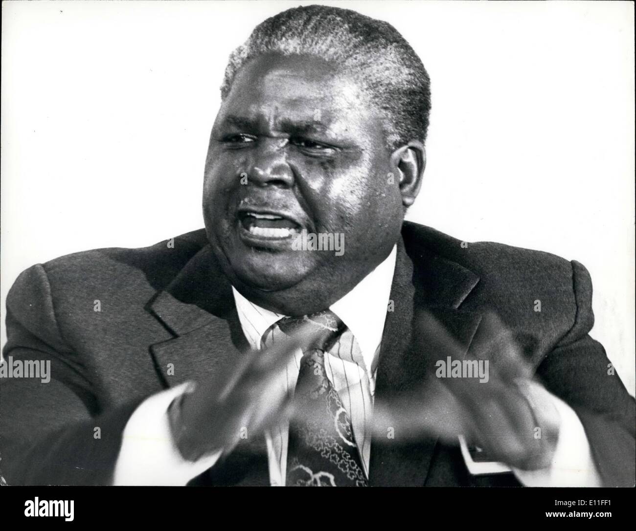 7. Juli 1977 - Nkomo Rhodesien: Joshua Nkomo, eines der führenden Unternehmen der Vaterländischen Front adressiert eine Pressekonferenz in Libreville während der OAU Köpfe der Staaten Gipfel hier. Kredit: Camerapix Stockfoto