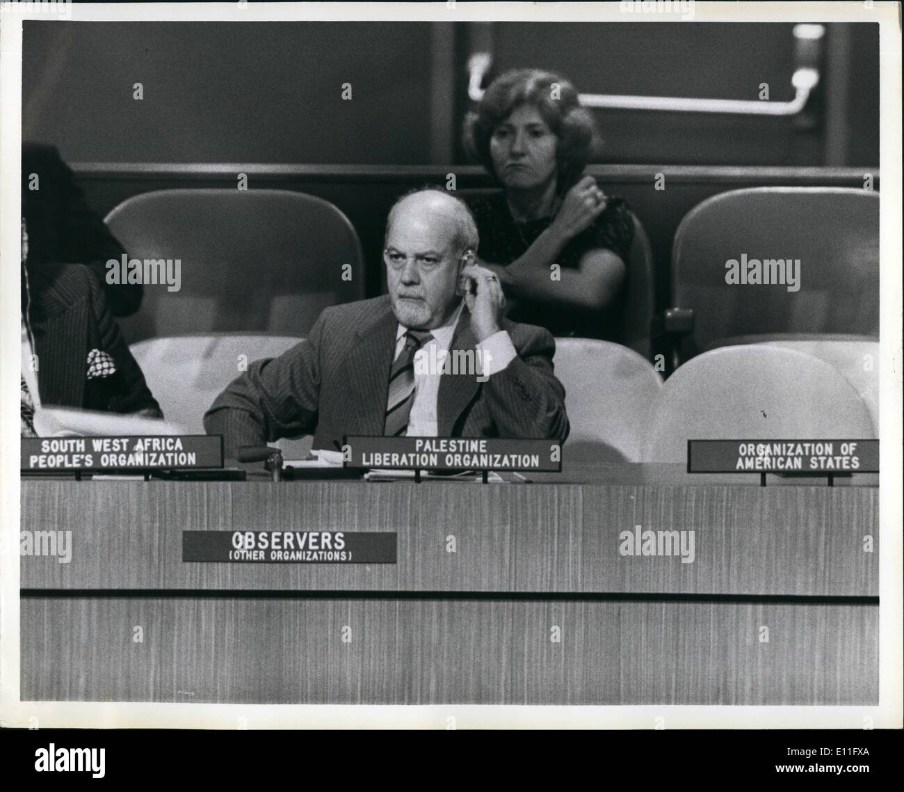 11. November 1977 - Mittwoch, 23. November 1977 UN N.Y.C: Mr Zehdi Kabib Terzi, permanente Rep Diplomat für die P.L.O. anhören ägyptischen Botschafter Dr. Ahmed Esmat Abdel Mequid Adresse G.A auf seiner anhaltenden Debatte über "die Situation im Nahen Osten" Stockfoto