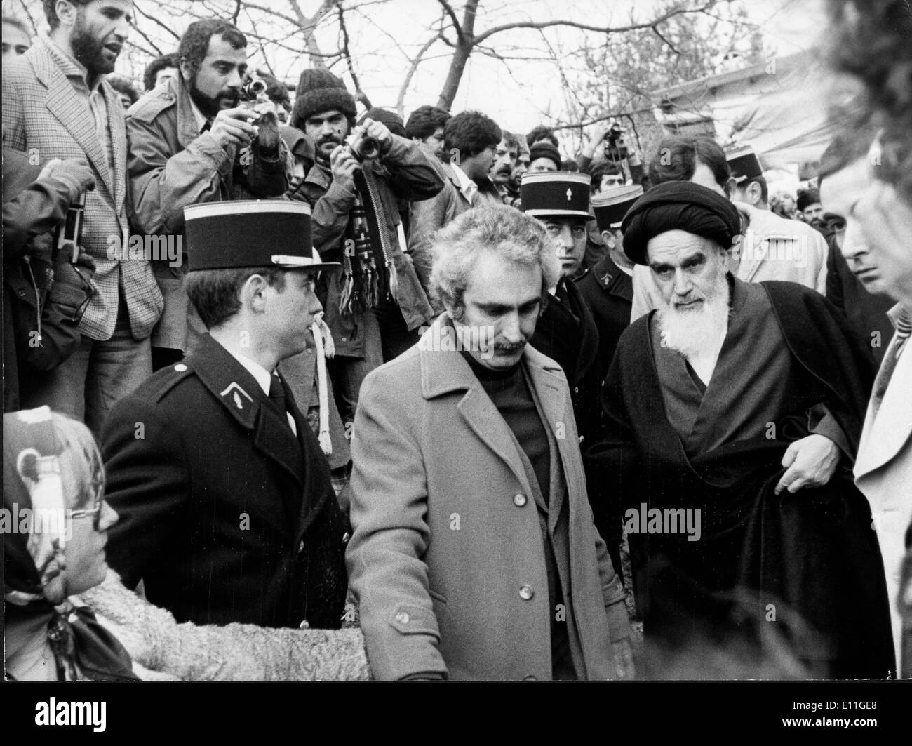 31. Januar 1978; Paris, Frankreich; AYATOLLAH KHOMEINI (1900 – 1989), gründete die erste moderne islamische Republik, wurde ein Shi'a muslimischen religiösen Führer und der 1979 "Time Magazine", Man of the Year, nach 15 Jahren des Exils abgebildet war. Stockfoto